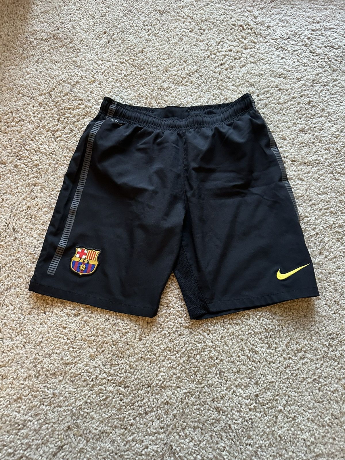 Nike Boys FC Barcelona Shorts Size US 28 / EU 44 - 1 Thumbnail