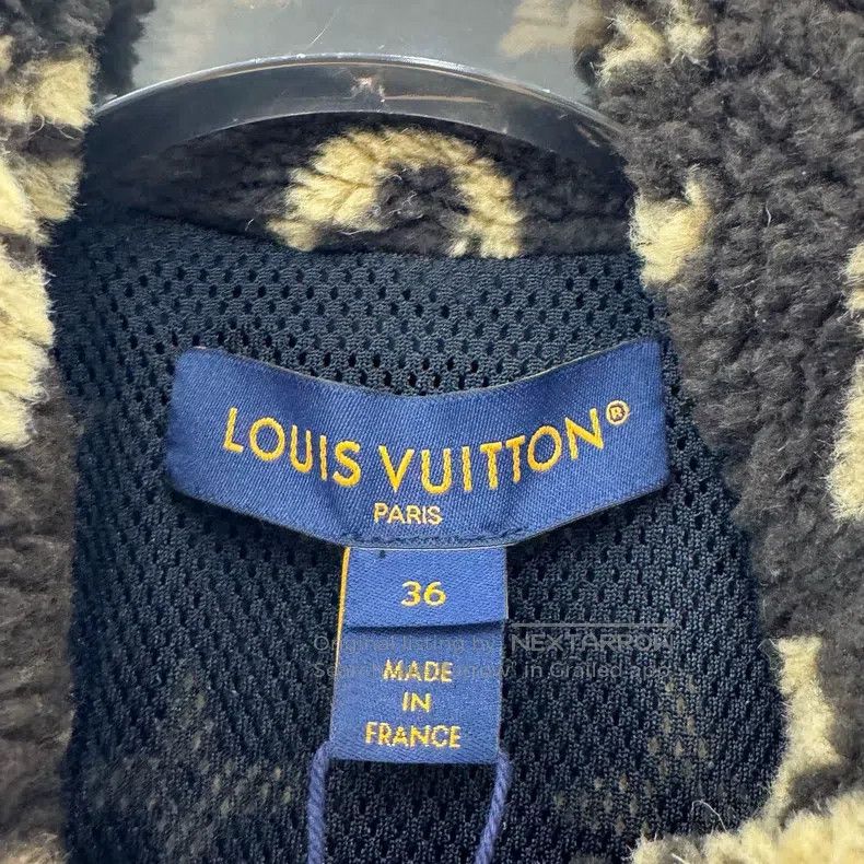 Louis Vuitton Louis Vuitton Black and yellow printed teddy jacket Size XS / US 0-2 / IT 36-38 - 3 Thumbnail