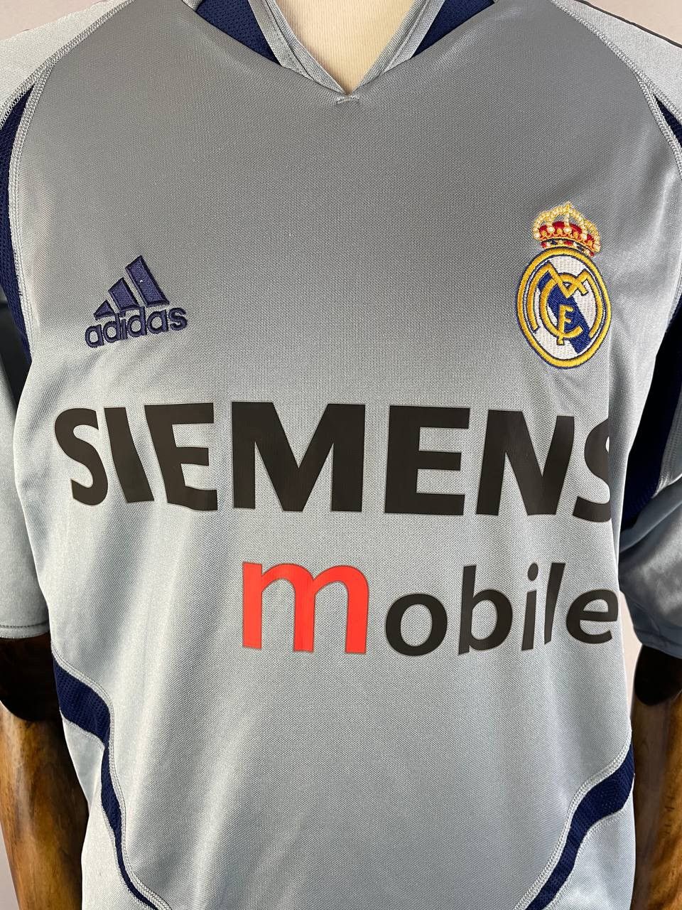 Adidas Adidas Real Madrid 9 Ronaldo 2004 Siemens Vintage RARE Size US L / EU 52-54 / 3 - 6 Thumbnail