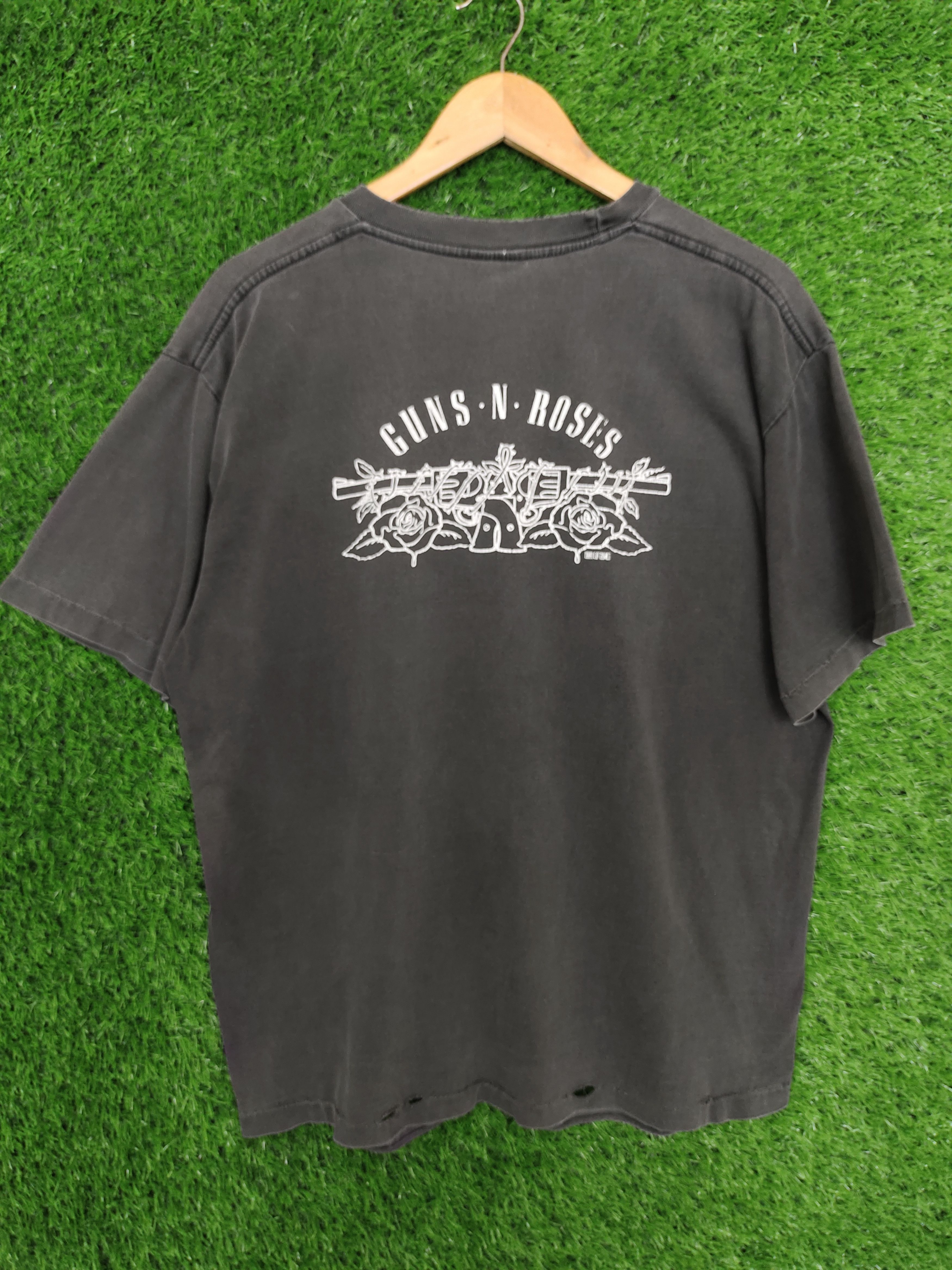 Band Tees Vintage 2000 Gun & Roses Cross Distressed T Shirt Size US L / EU 52-54 / 3 - 5 Thumbnail