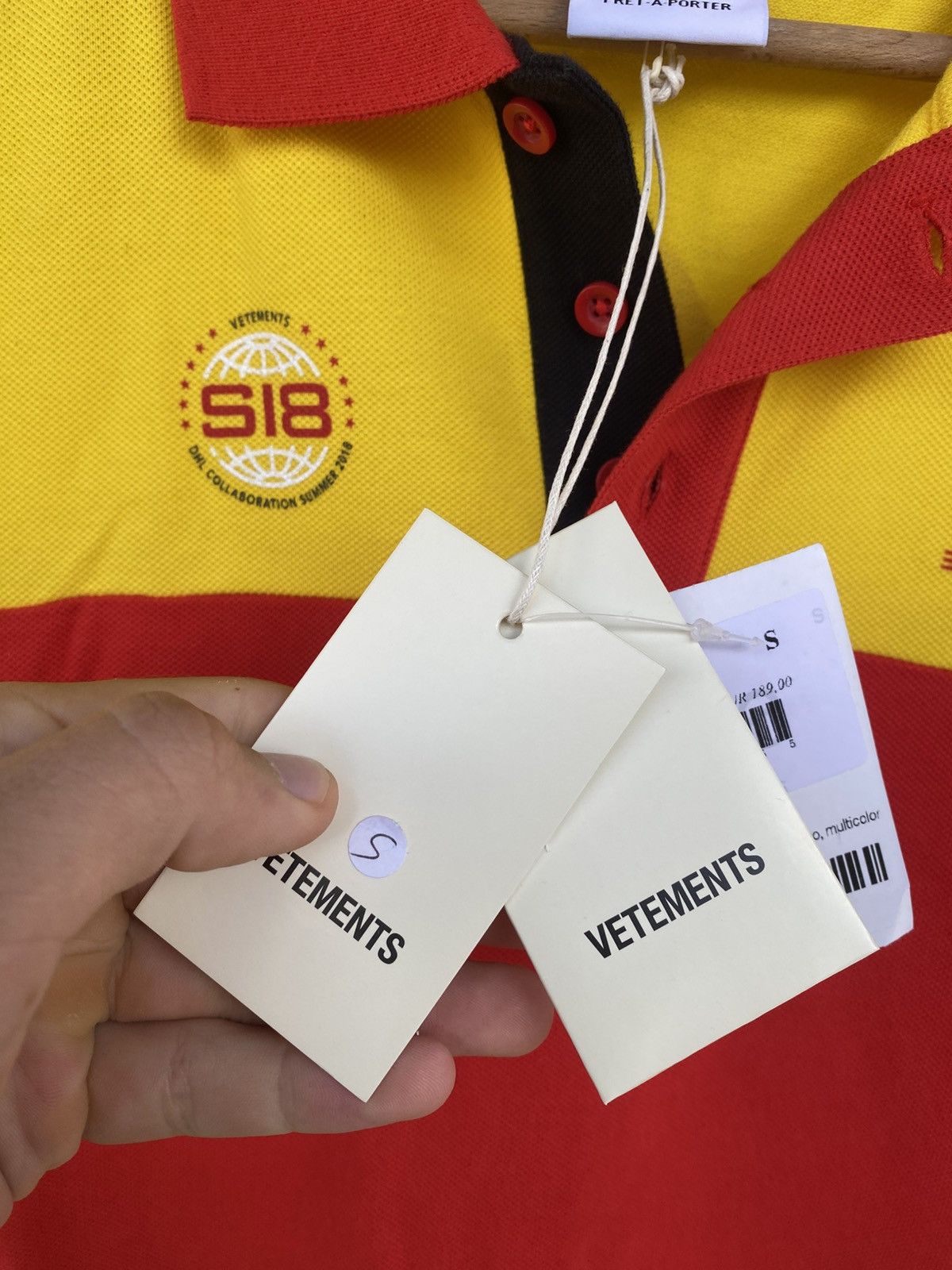 Vetements Vetements x DHL Upside Down Polo T-Shirt New Size US S / EU 44-46 / 1 - 4 Thumbnail
