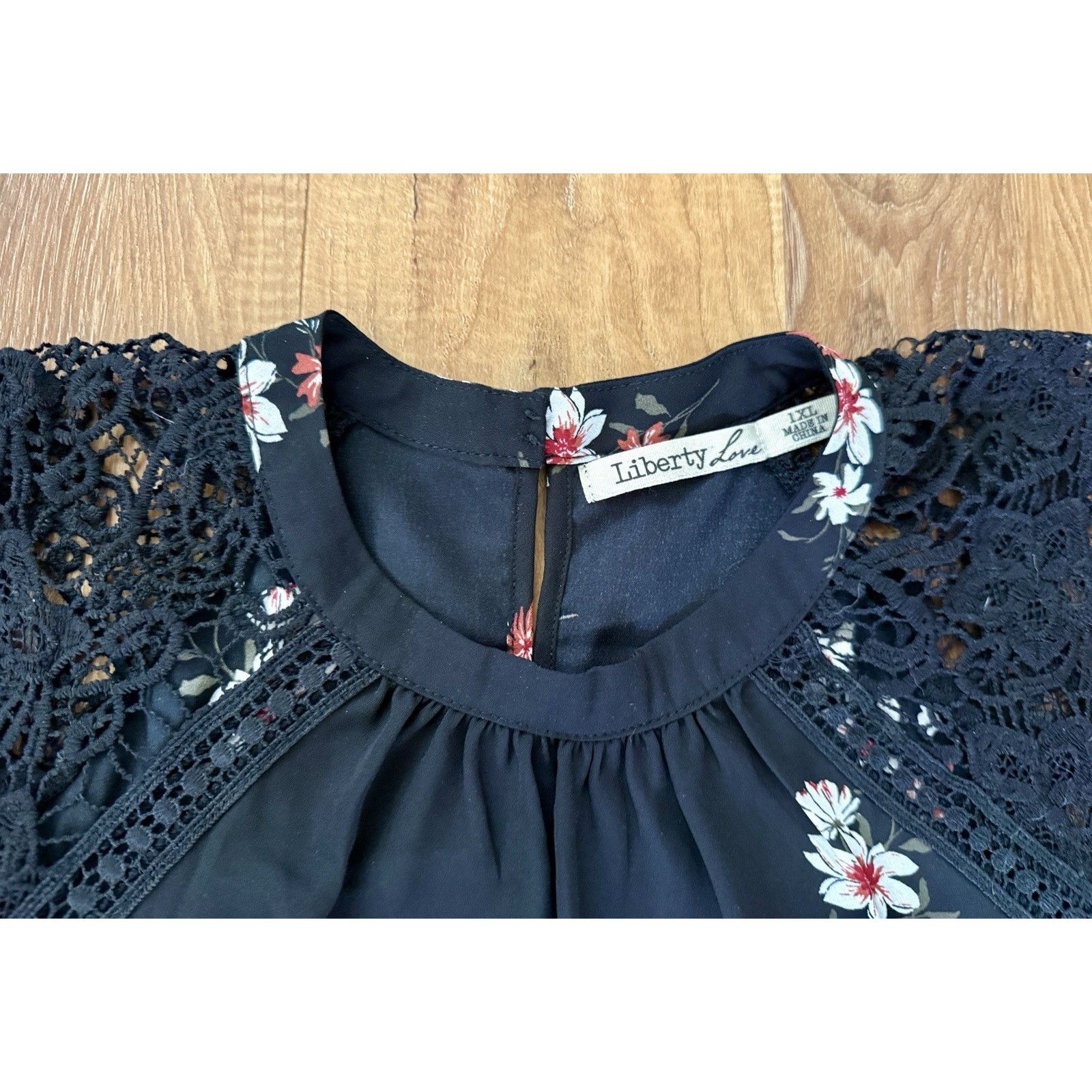 Other Boutique Shirt Women, Black Floral Short Sleeve Scoop Neck Size XL / US 12-14 / IT 48-50 - 7 Thumbnail