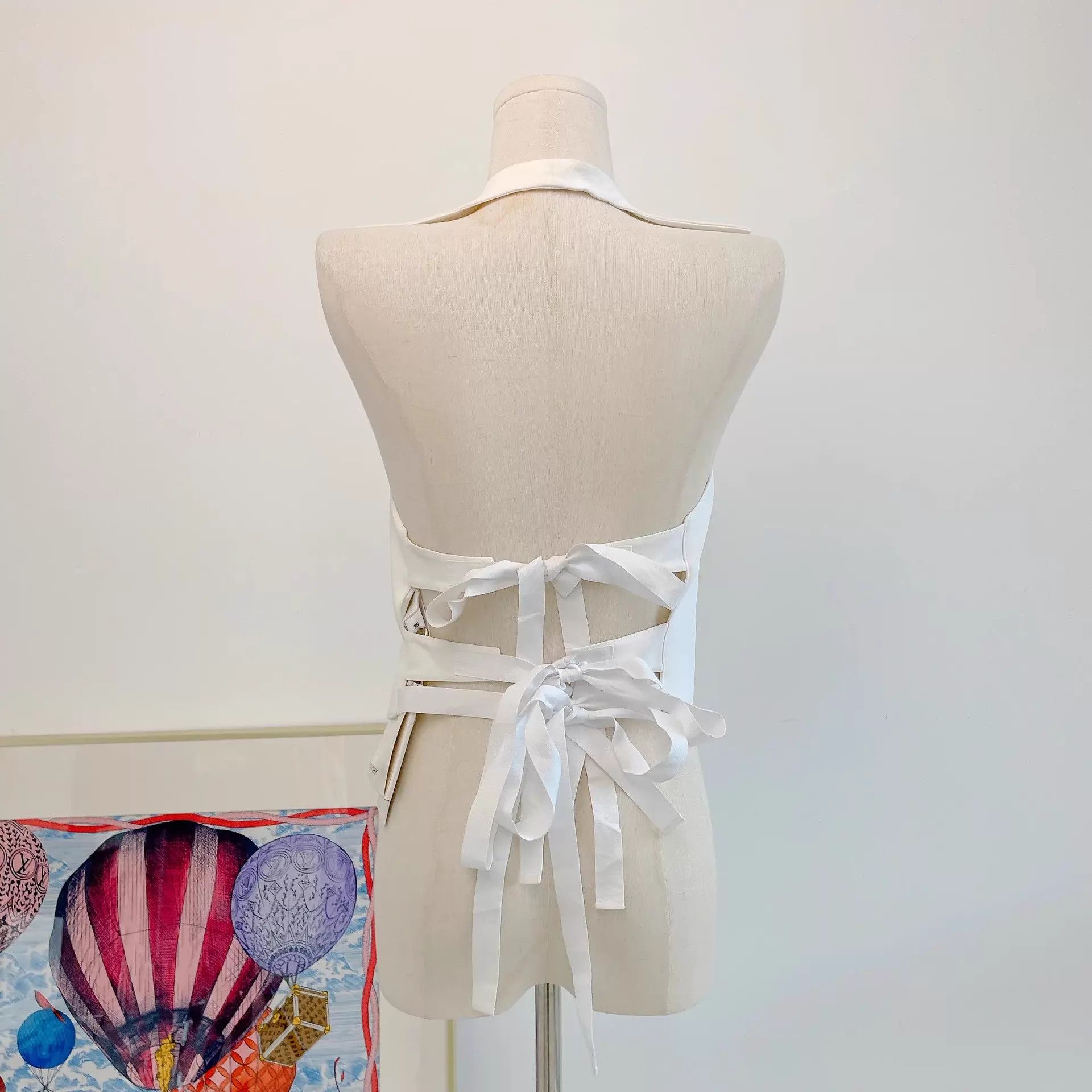 Givenchy Givenchy White Open Back Top 36 Size XS / US 0-2 / IT 36-38 - 2 Thumbnail