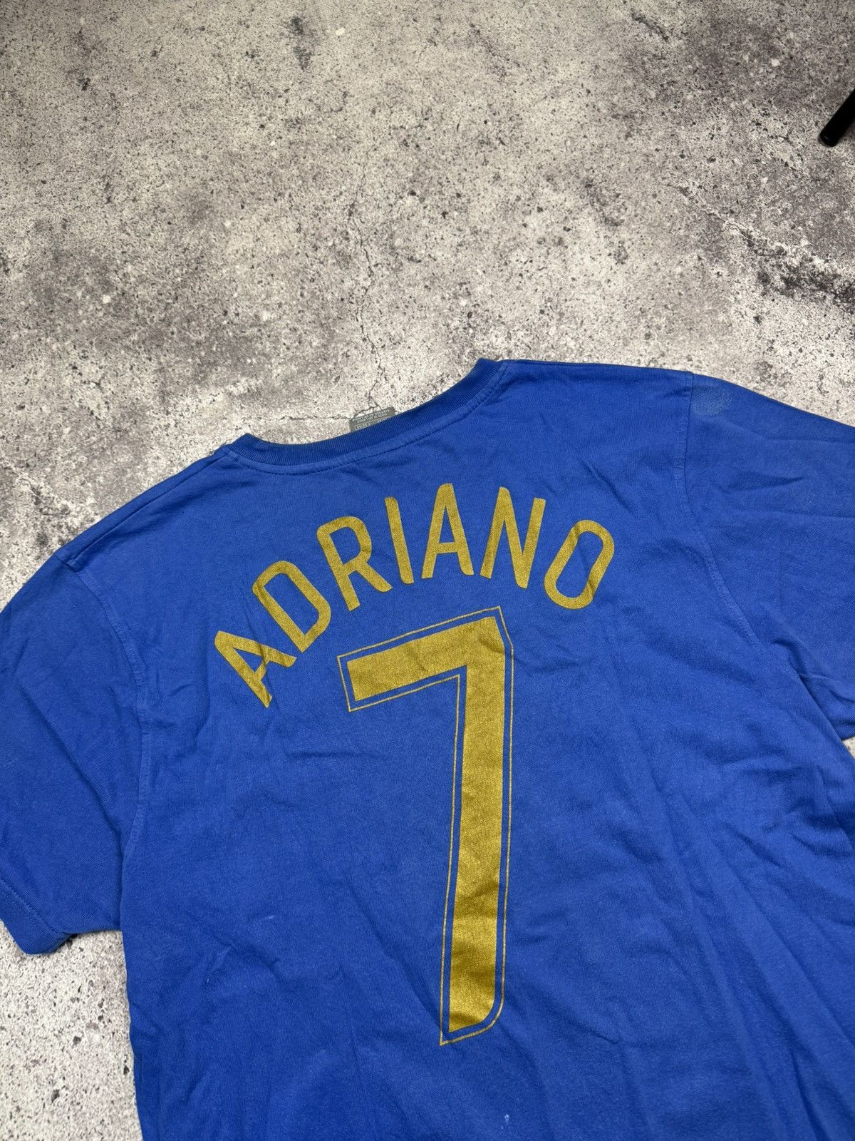Nike Vintage Nike Brazil Y2K #7 Adriano Soccer Jersey Shirt Size US L / EU 52-54 / 3 - 9 Thumbnail