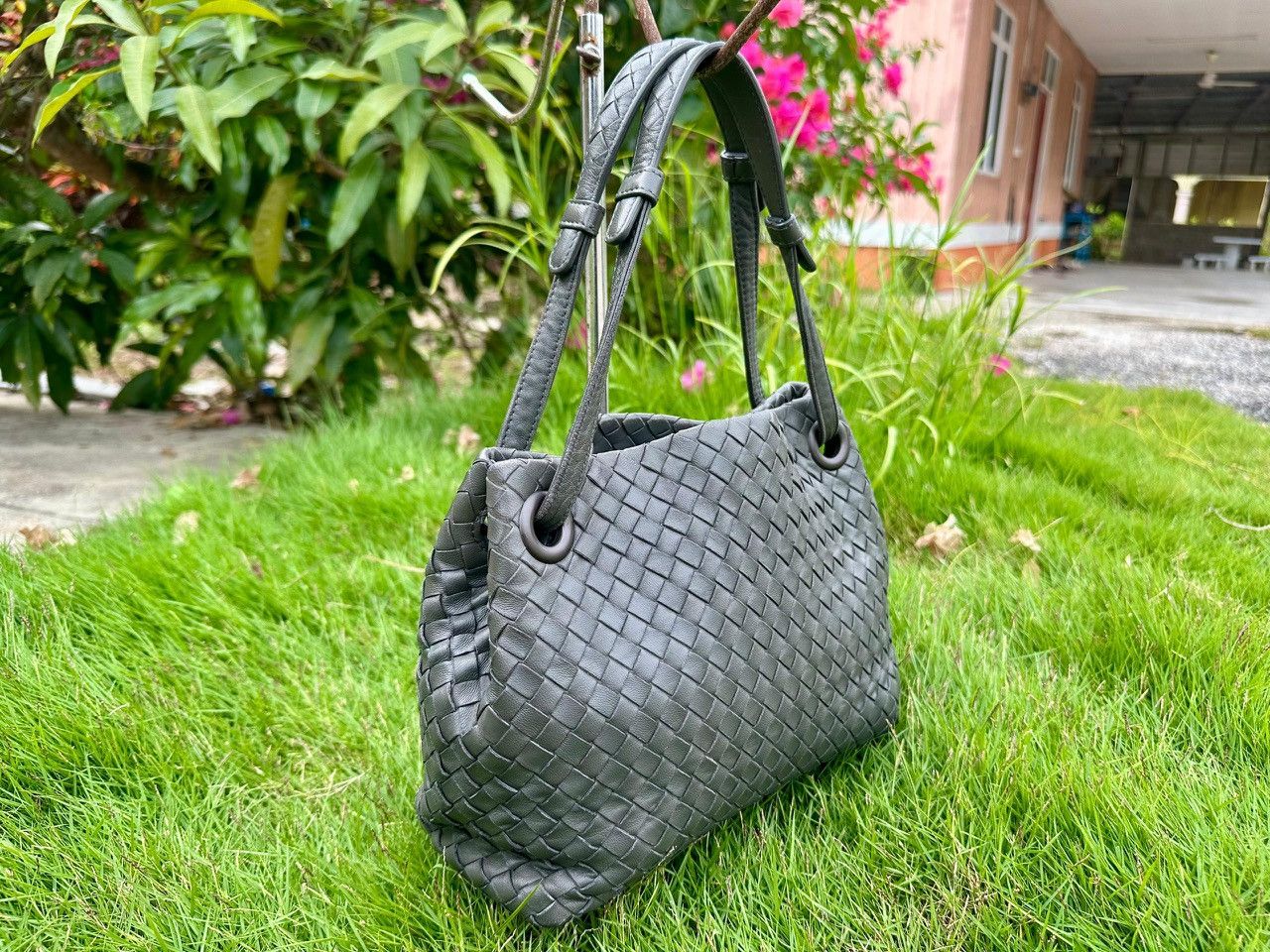 Bottega Veneta Authentic Bottega Veneta Bella Intrecciato Nappa Tote Bag Size ONE SIZE - 2 Thumbnail