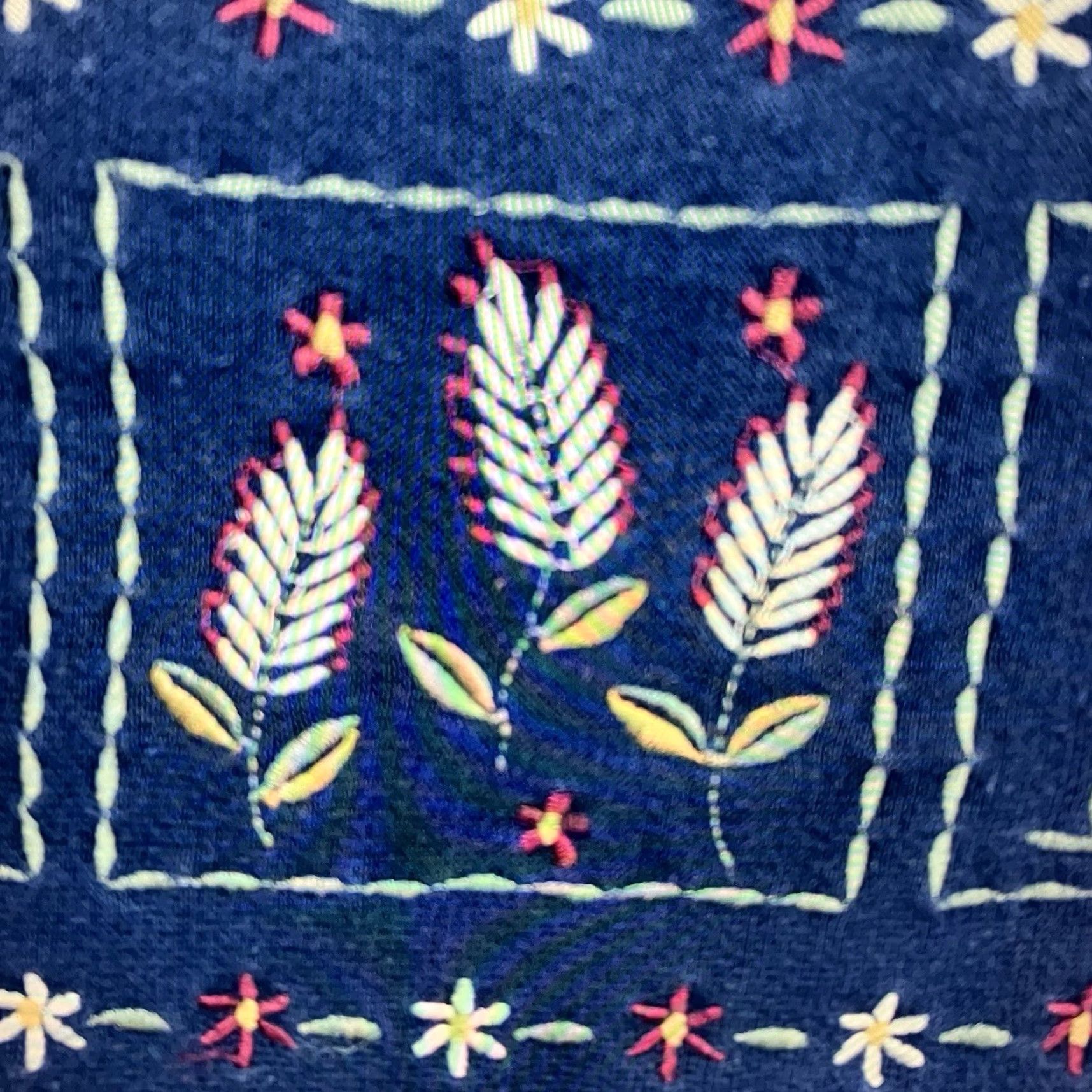 Vintage VINTAGE Women's Collared Sweatshirt 1X Blue Floral Embroidered 80s 90s Pullover Sweatshirt Casual Womens Buttonless? Size XL / US 12-14 / IT 48-50 - 6 Thumbnail