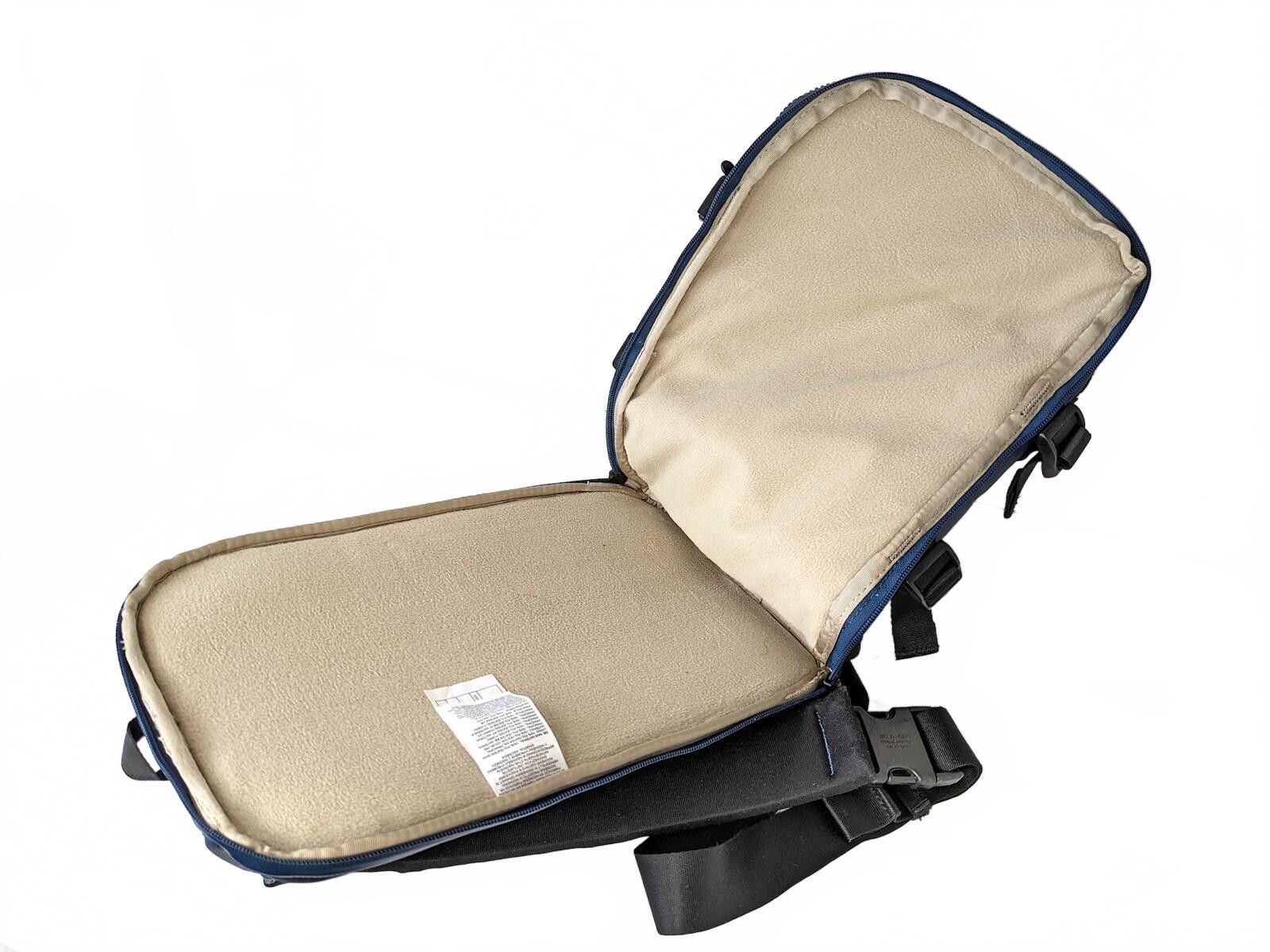 The North Face North Face Base Camp Voyager Sling Bag Indonesia Gorpcore Size ONE SIZE - 7 Thumbnail