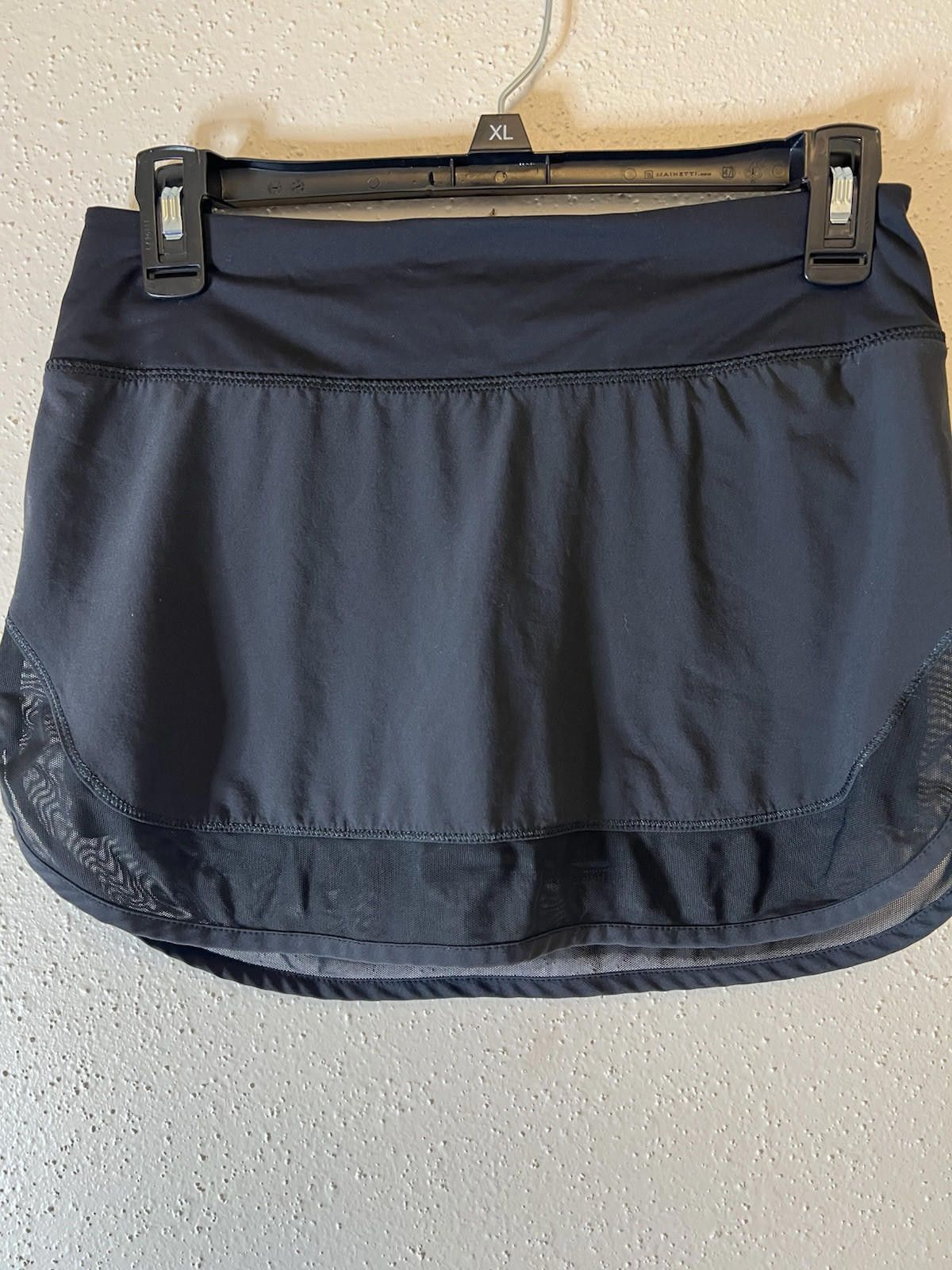 Designer Lululemon Hotty Hot Skirt II Black Skort 4 Size 27" / US 4 / IT 40 - 2 Thumbnail