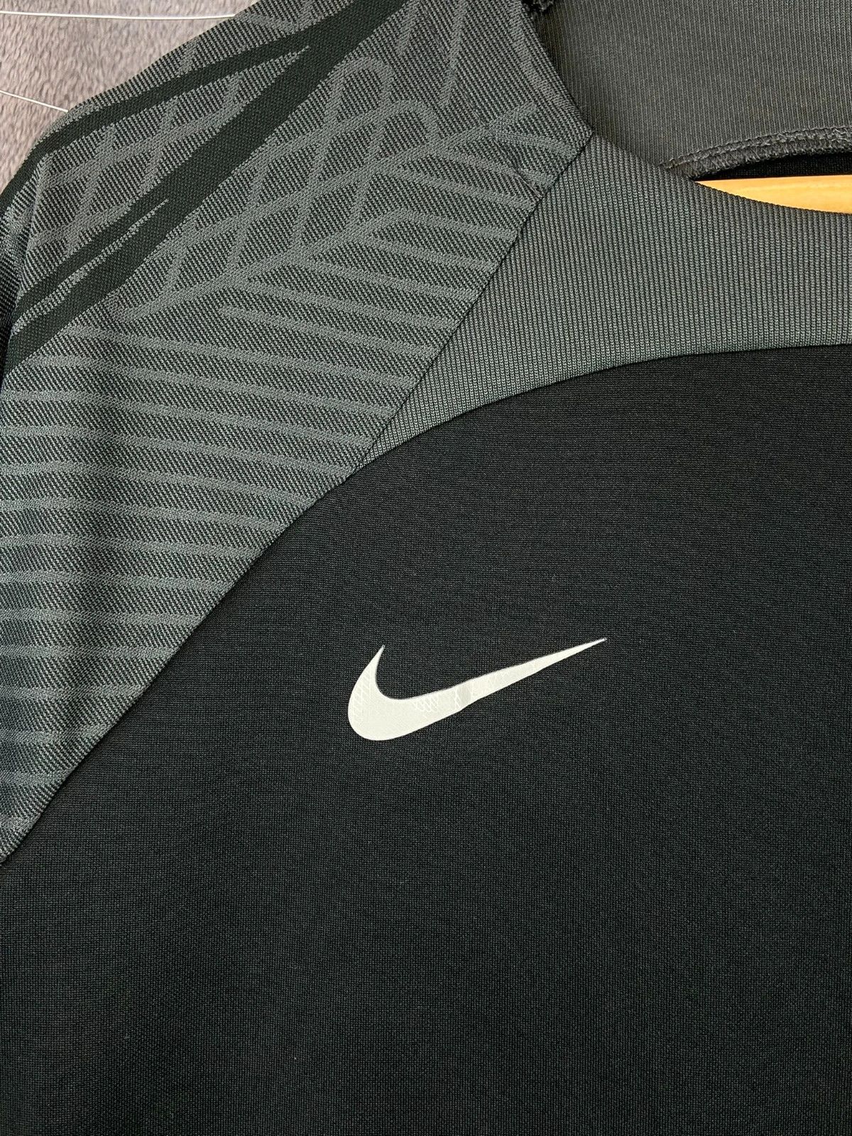 Nike Nike training t-shirt vintage sportswear rare black swoosh Size US L / EU 52-54 / 3 - 2 Thumbnail