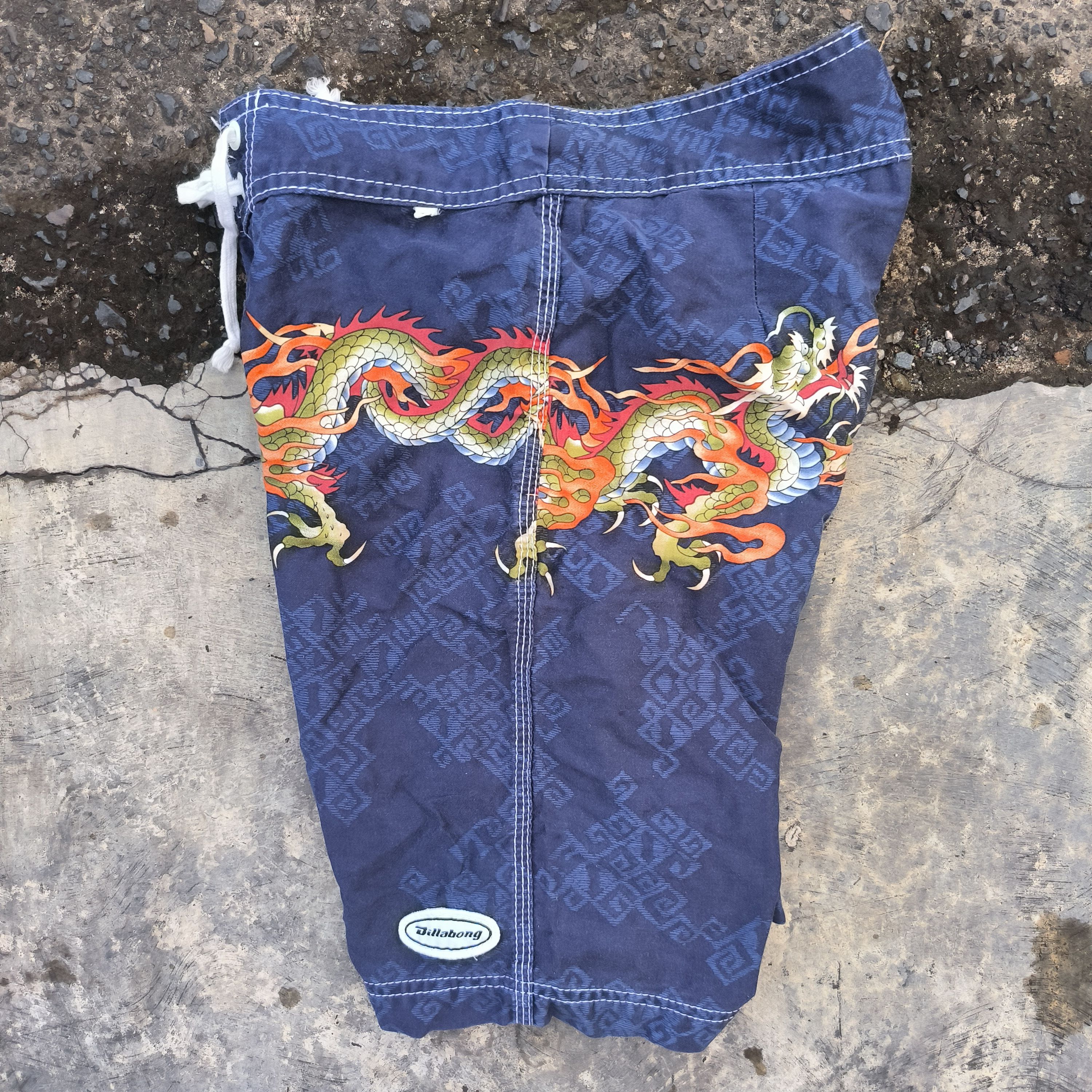 Billabong Vintage 2000s Billabong Dragon Boardshorts Size US 30 / EU 46 - 2 Thumbnail