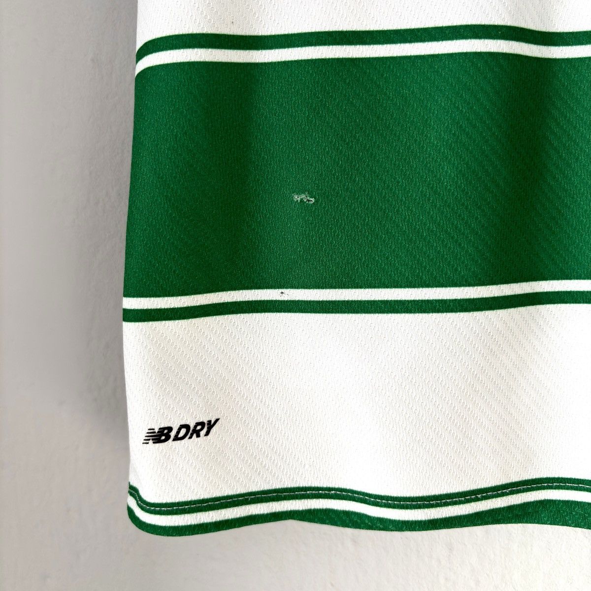 New Balance × Vintage 2015 2016 Celtic Scotland New Balance Home Kit Soccer Jersey Size US M / EU 48-50 / 2 - 4 Thumbnail