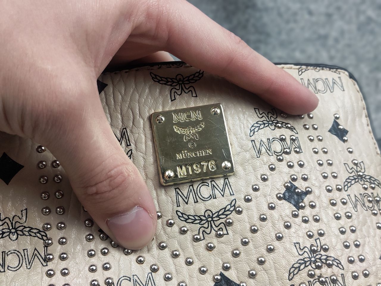 MCM MCM Authentic Vintage Small beige monogram crossbody Zip Bag Size ONE SIZE - 10 Thumbnail