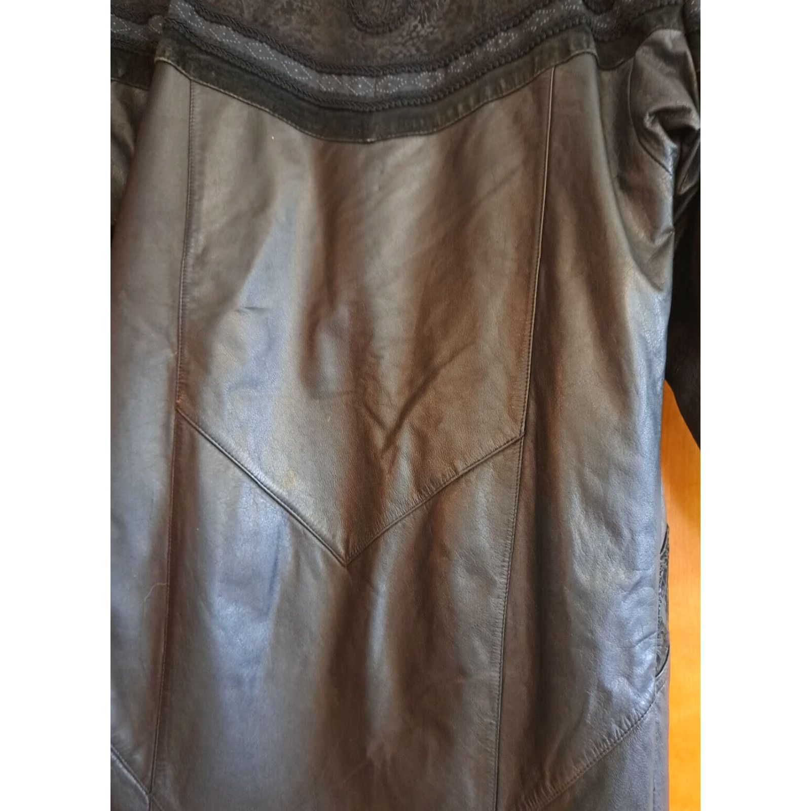 Wilson Wilson Coat Women Long Black Suede Leather X-Small Embroidered Paisley Trench Coat Bohemian Party/Cocktail Vintage: No Mens Womens Girls? Size XS / US 0-2 / IT 36-38 - 7 Thumbnail