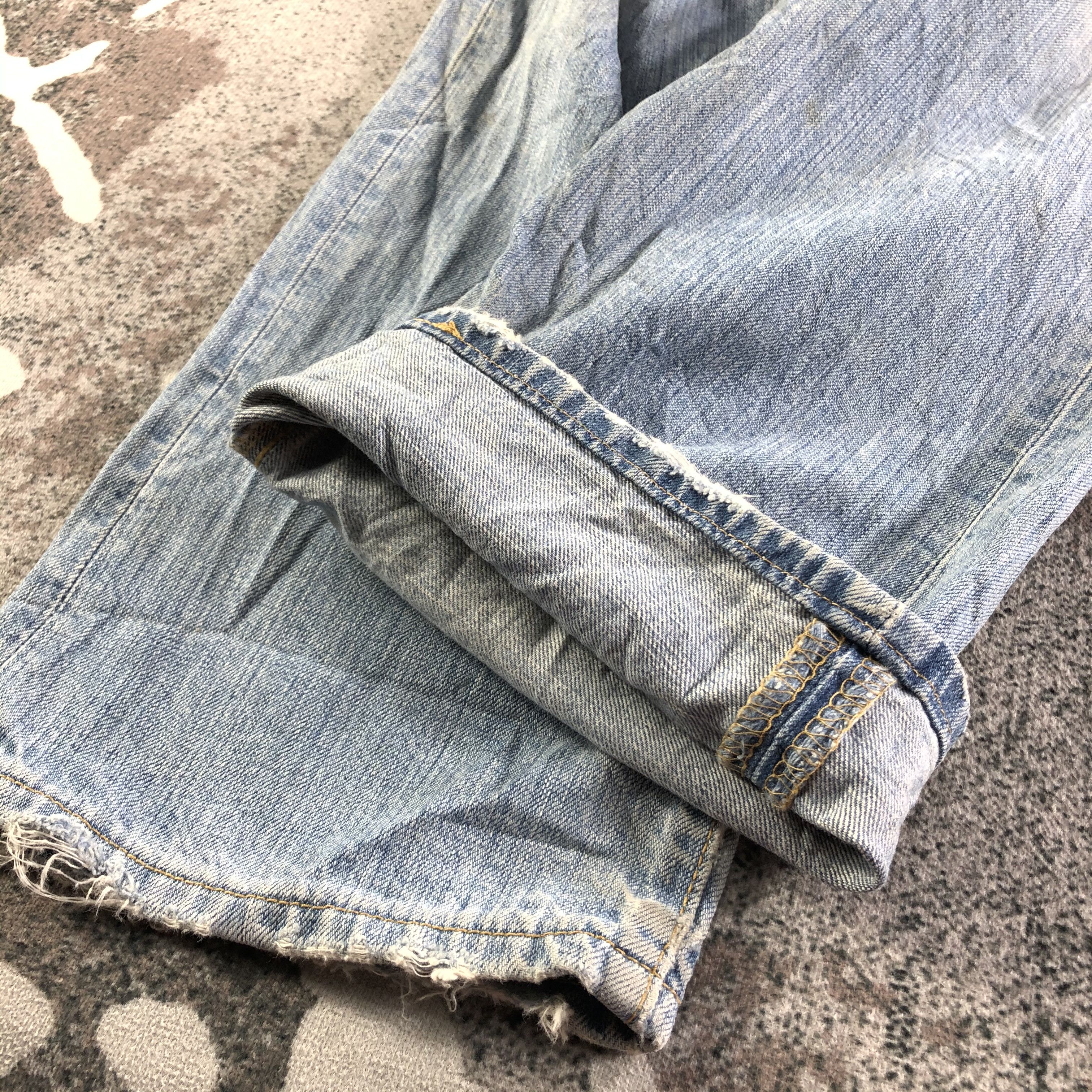 Levi's Vintage Levis 501 Jeans Ripped Denim KJ3110 Size US 32 / EU 48 - 7 Thumbnail