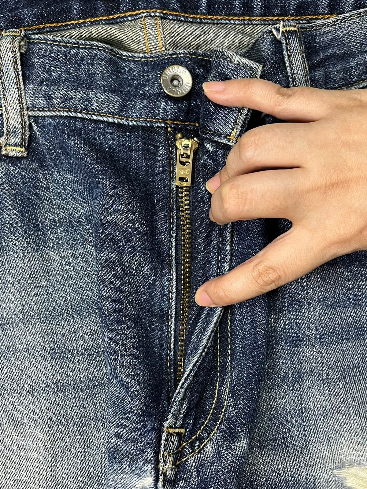 Japanese Brand × Uniqlo Vintage Japanese Uniqlo Blue Wash Distressed Baggy Jeans Size US 37 - 3 Thumbnail
