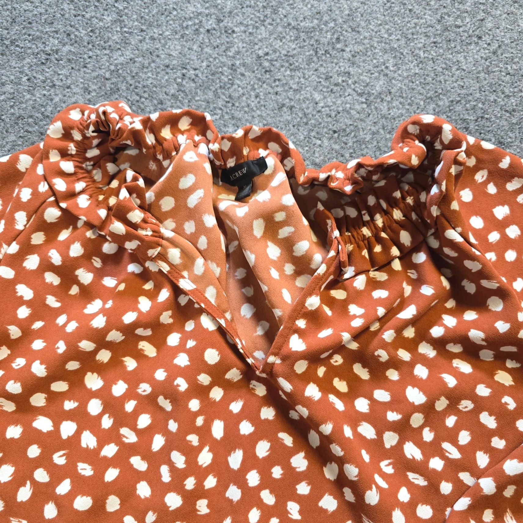 J.Crew J.CREW Blouse Womens Size M Brown White V Neck Dotted Geometric Relaxed Fit Capsule Long Sleeve Size M / US 6-8 / IT 42-44 - 2 Thumbnail