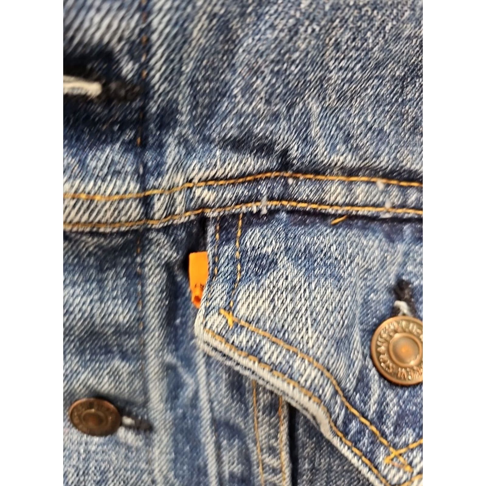 Vintage VINTAGE Levi’s Orange Tab Denim Jacket 16 Teens Blue Cotton Button Collared Jacket Mens/Teens Regular Size 16 Distressed Worn in 70705-0317 Size 38" / US 16 / IT 52 - 3 Thumbnail