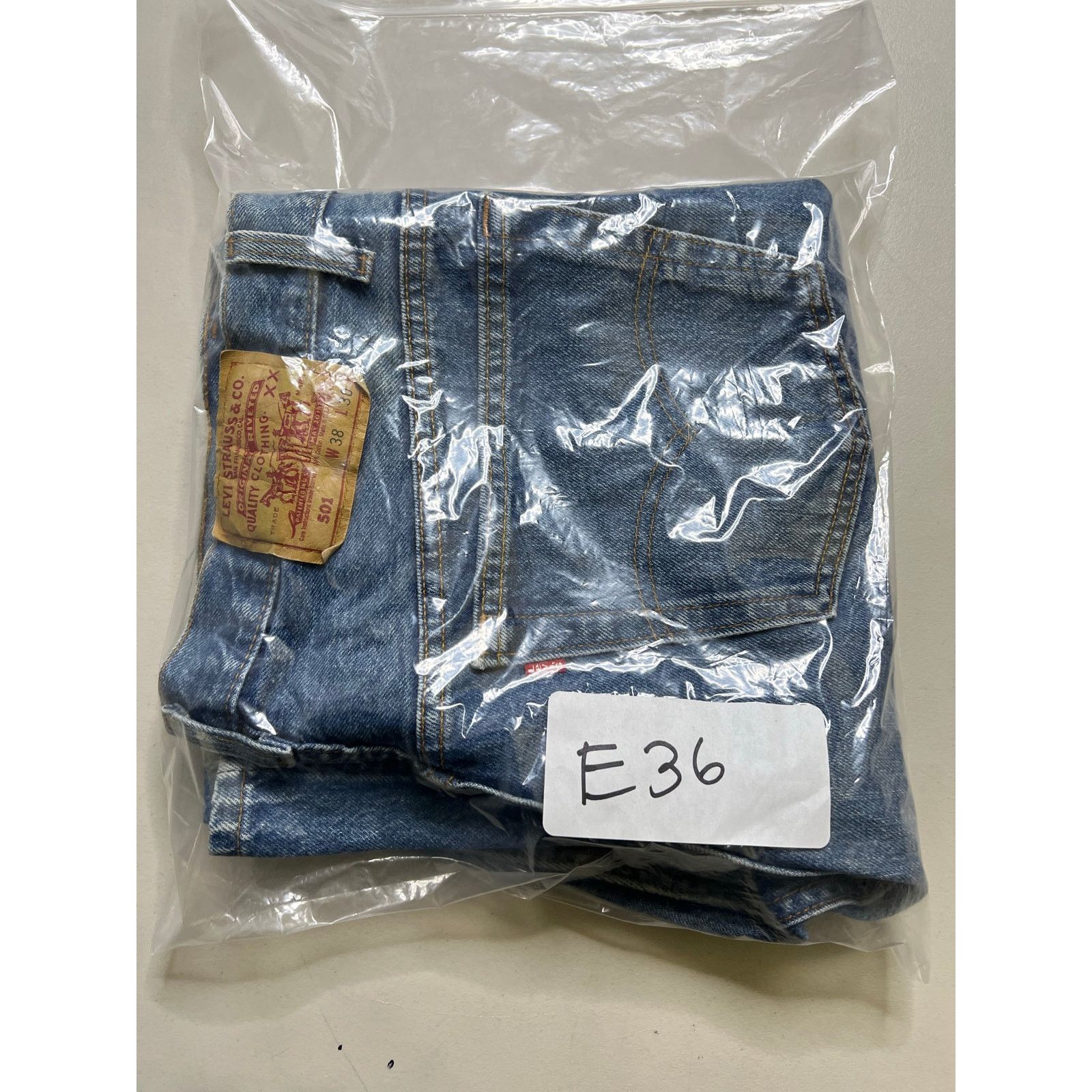 Levi's Levi’s 80s 501 Jeans Men’s 38x30 USA Vintage Actual 35x29 Size US 38 / EU 54 - 11 Thumbnail