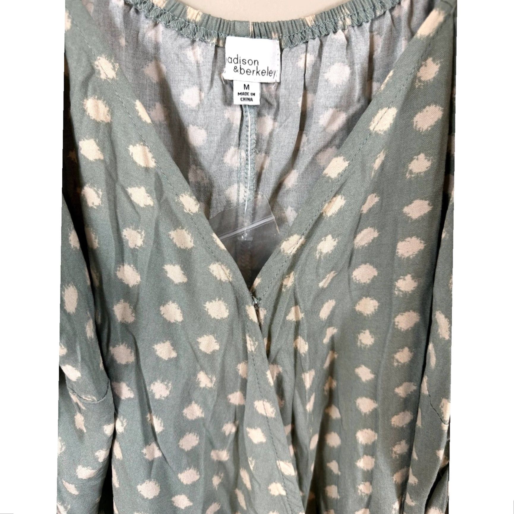 Madison VINTAGE? No — Madison & Berkeley Blouse Women M Green Puffy Short Sleeve V-Neck Top Geometric Casual Modern Womens Blouse Top Size M / US 6-8 / IT 42-44 - 4 Thumbnail