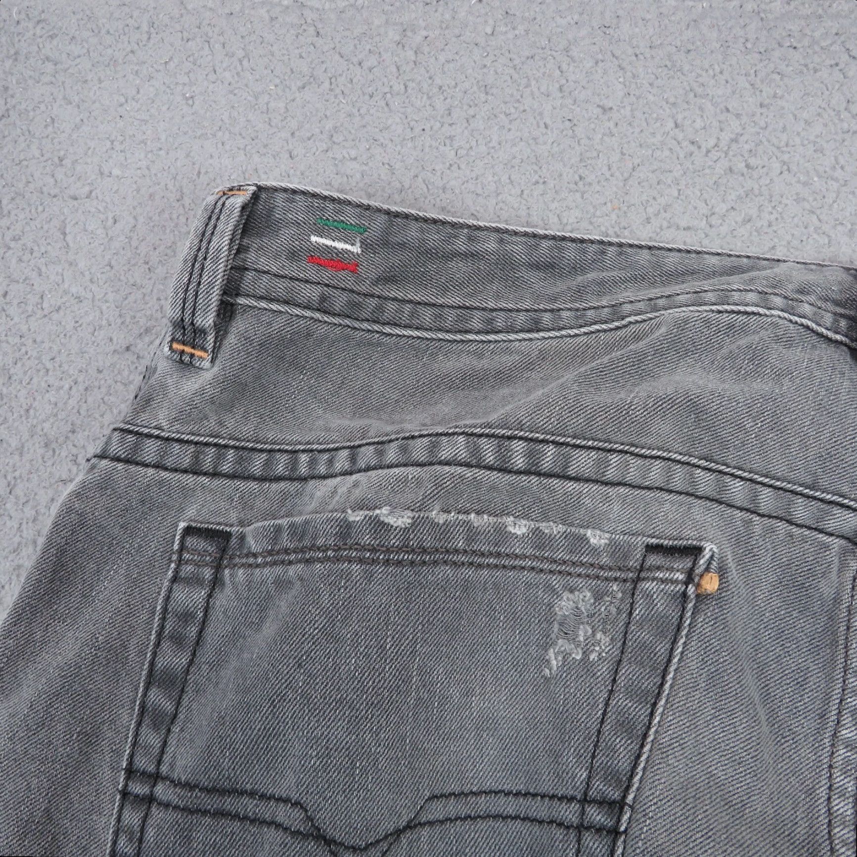 Diesel Diesel Jeans Mens 33x34 Thavar Slim Skinny Distressed Grey MADE IN ITALY Jeans Mens 33x34 Thavar Slim Skinny Distressed Grey 0886B MADE IN ITALY Size US 33 - 6 Thumbnail