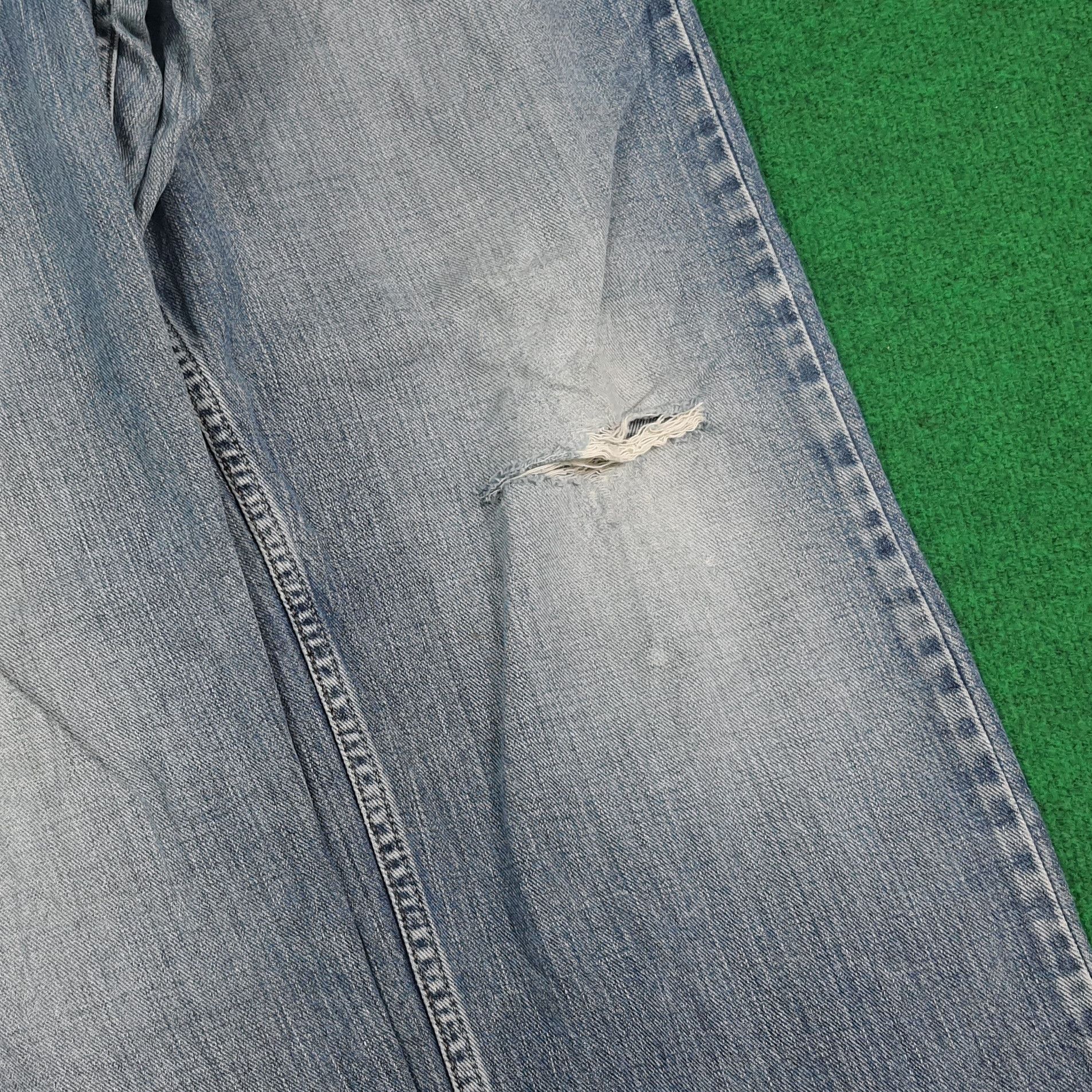 Levi's Vintage Levi's 569 Loose Straight Distressed Jeans C280N18 Size US 34 / EU 50 - 3 Thumbnail