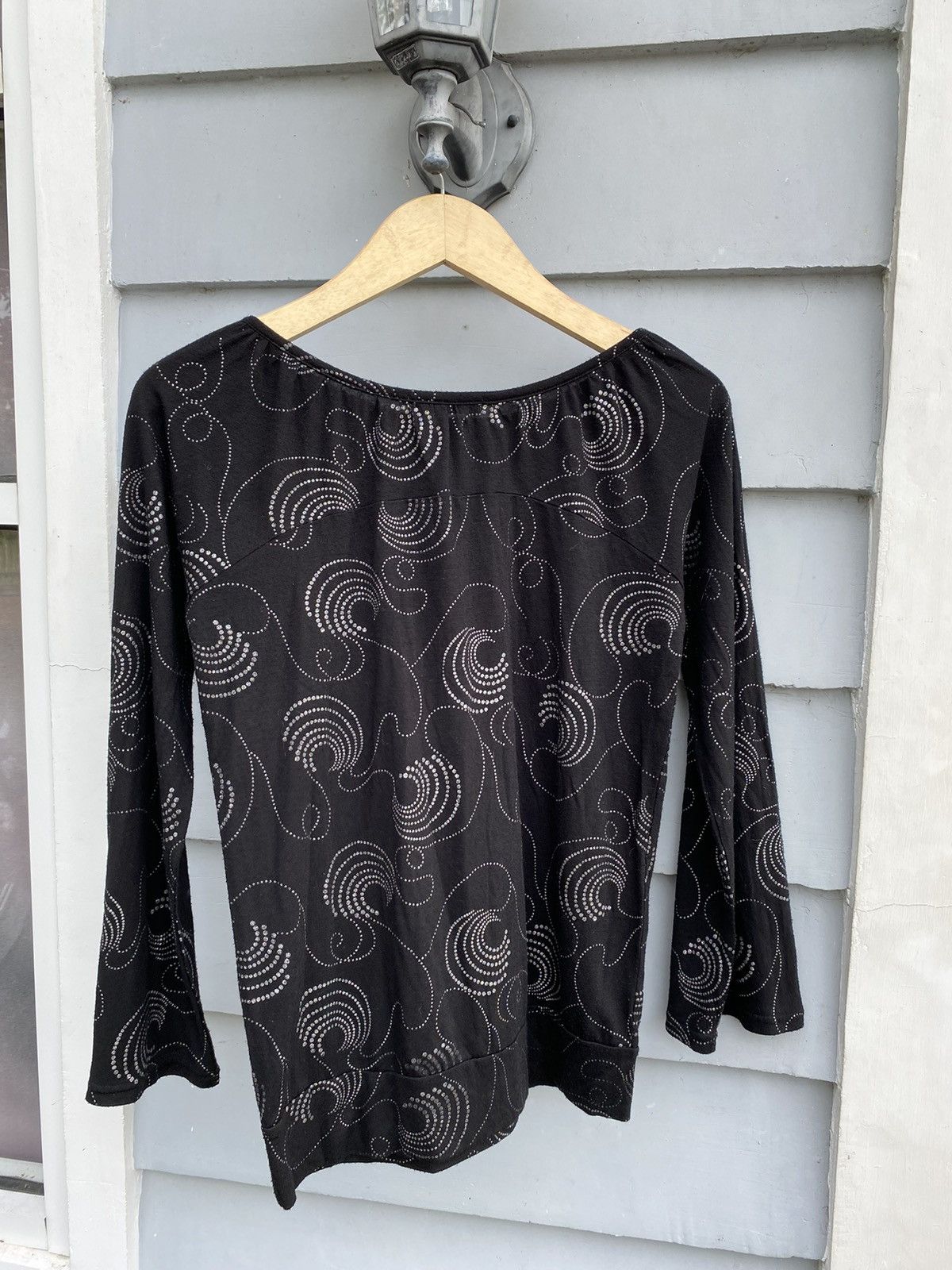 Japanese Brand Alphabet Club Longsleeve with Abstract Dot Swirl Pattern Size ONE SIZE - 8 Thumbnail
