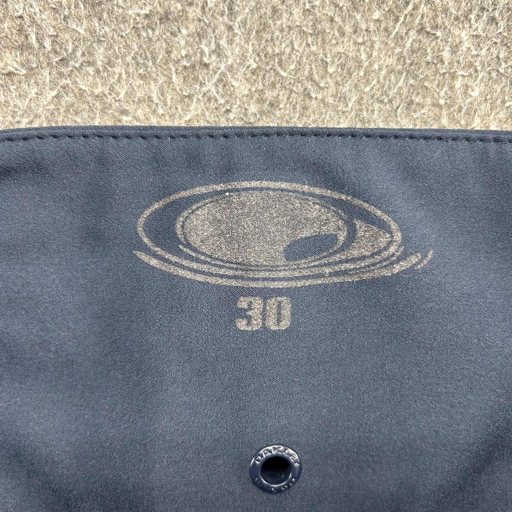 Oakley VINTAGE Oakley Board Shorts Mens 30 Blue Navy Solid Surf Beach Y2K Size US 30 / EU 46 - 2 Thumbnail