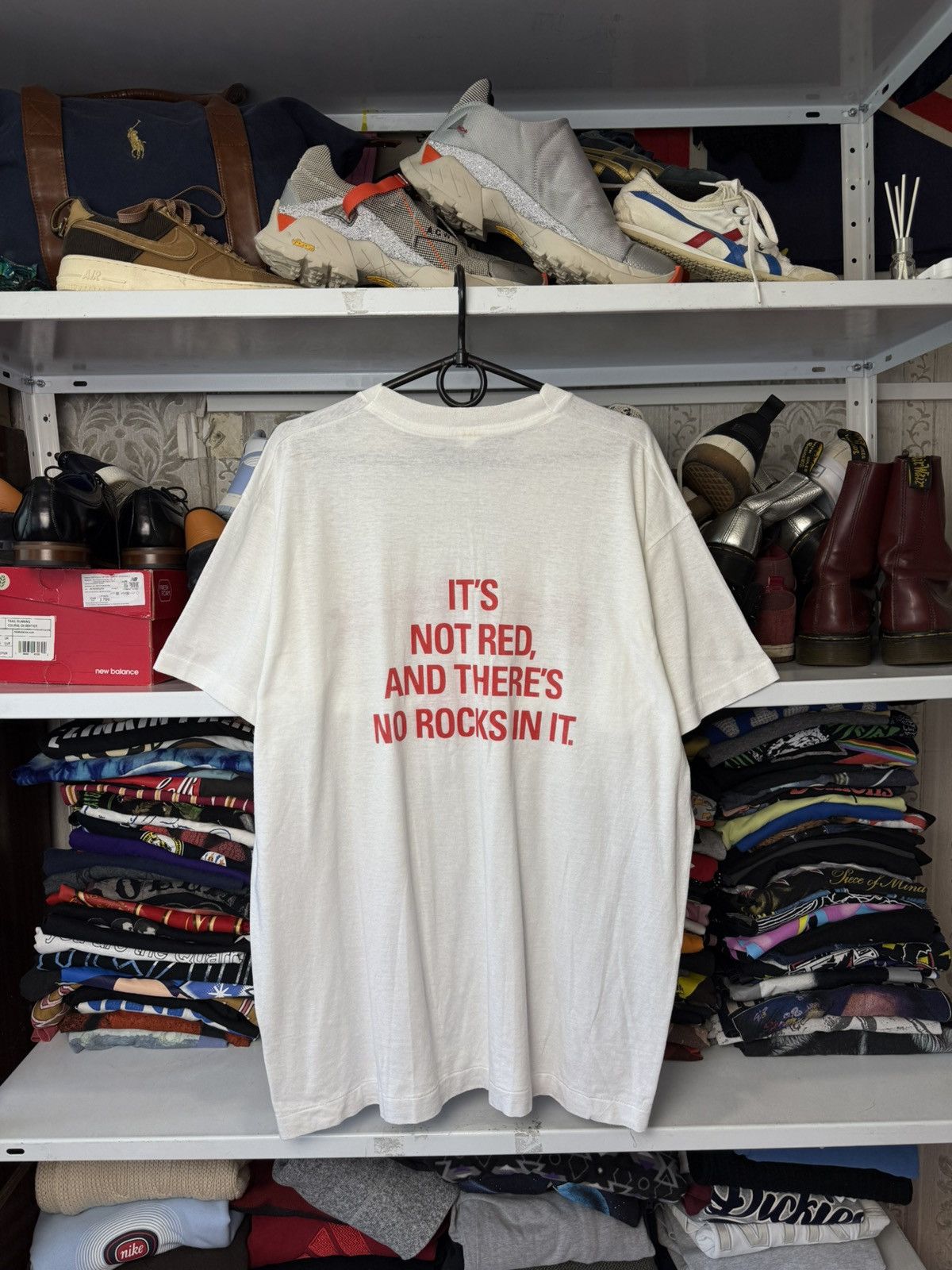 Vintage Vintage Red Rock Tee IT'S NOT RED AND THERE'S NO ROCKS IN IT Size US L / EU 52-54 / 3 - 3 Thumbnail