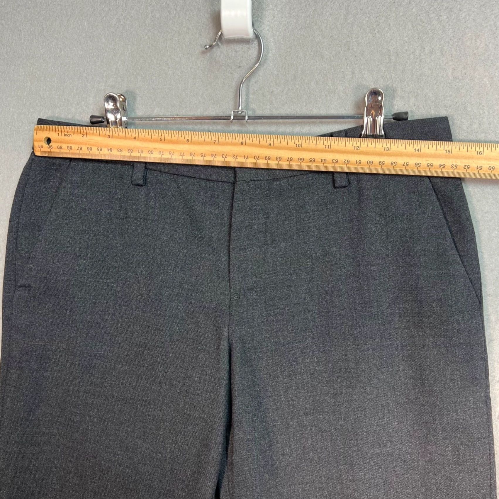 Uniqlo Uniqlo Charcoal Gray Womens Dress Shorts Size 4 Flat Front Wool Blend Size 27" / US 4 / IT 40 - 4 Thumbnail