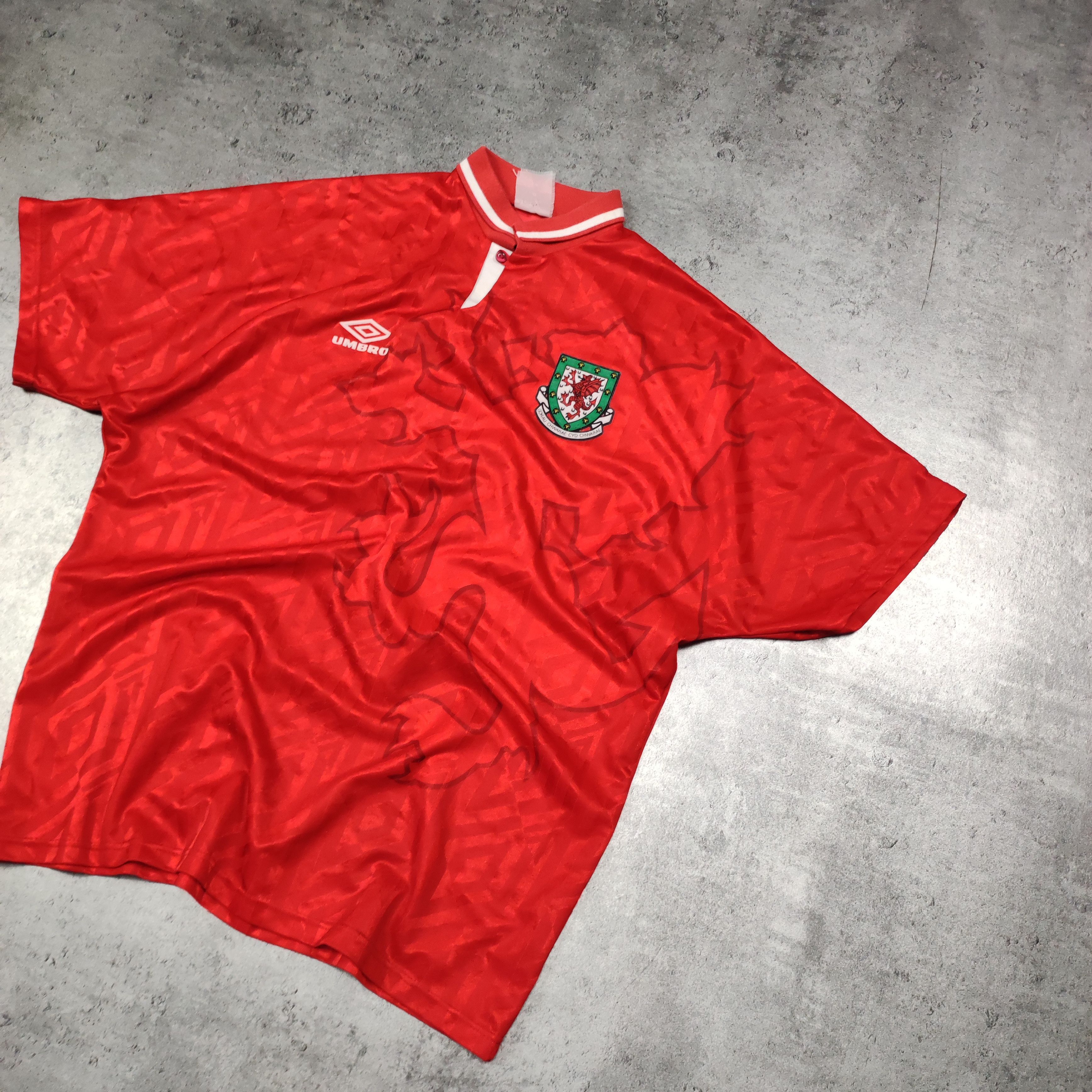Vintage Vintage RARE 1992 Unique Wales National Team Umbro Jersey Size US XL / EU 56 / 4 - 2 Thumbnail