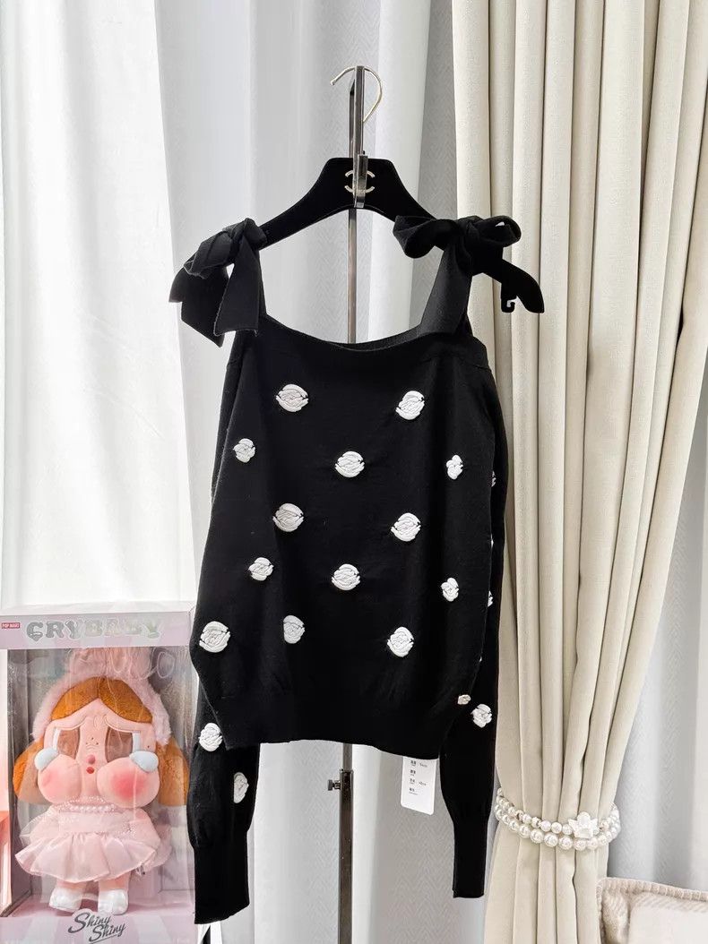 Chanel Chanel White camelia bow strap off-the-shoulder long-sleev Size XS / US 0-2 / IT 36-38 - 1 Thumbnail