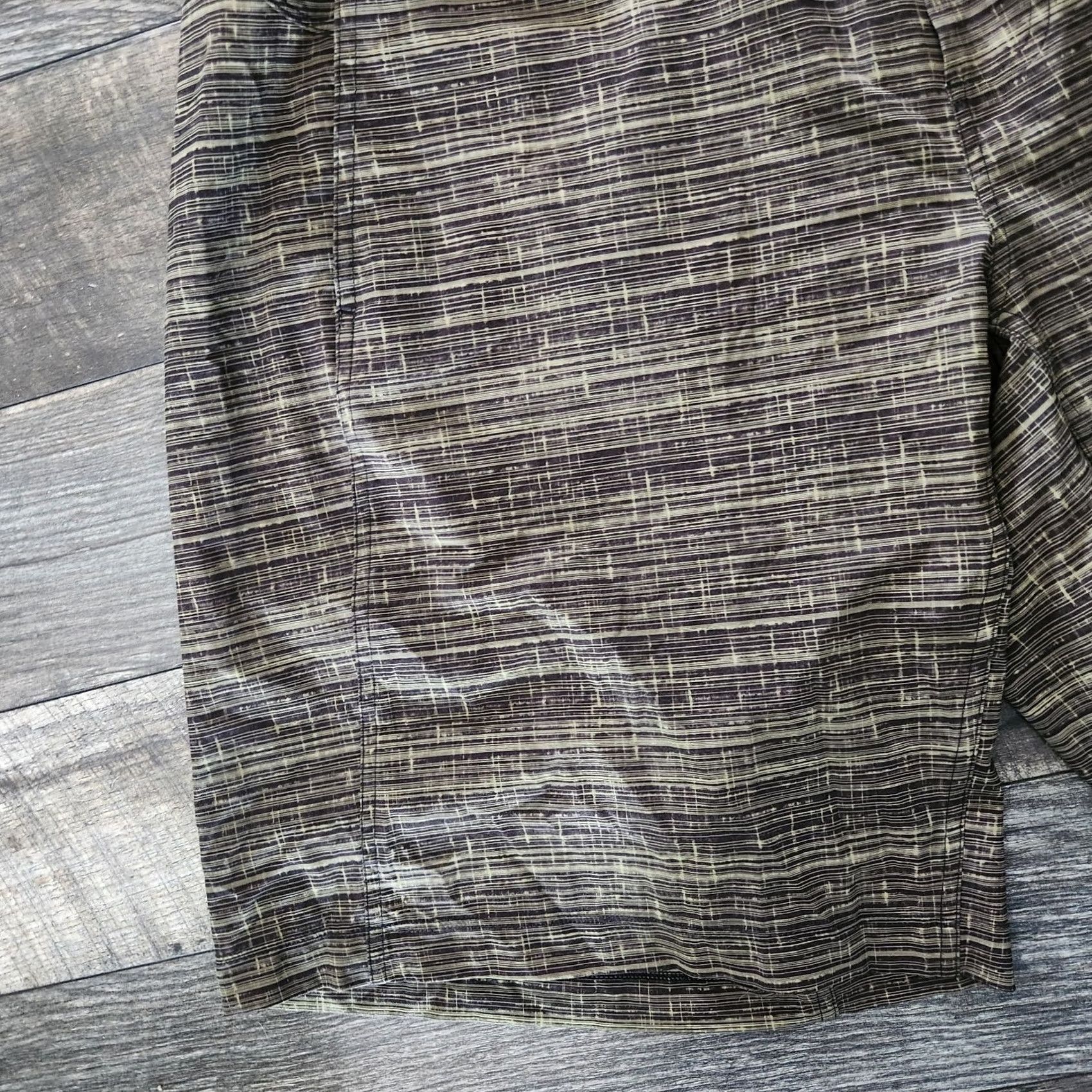 Lululemon Lululemon Mens XL Green Black T.H.E. Short Linerless Shorts Athletic 9" Inseam Size US 36 / EU 52 - 5 Thumbnail