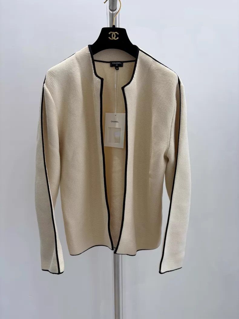 Chanel Chanel Wang Yibo's beige cardigan coat Size XS / US 0-2 / IT 36-38 - 1 Thumbnail