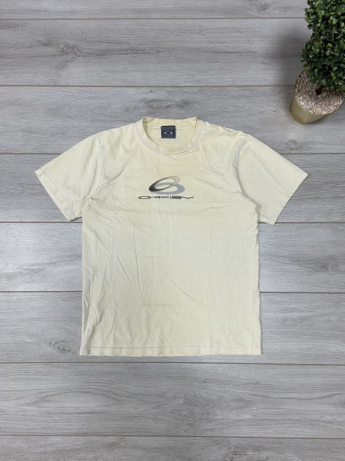Oakley Oakley vintage big circle logo distressed t-shirt Size US L / EU 52-54 / 3 - 1 Thumbnail