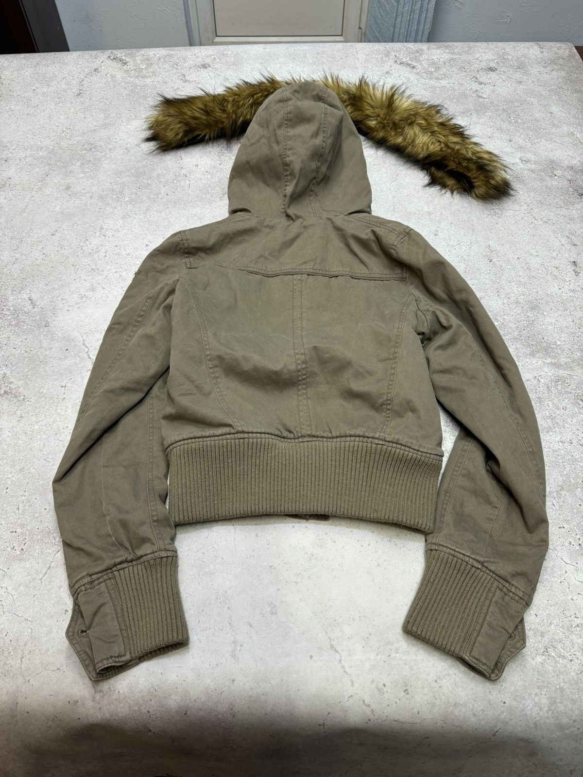 Japanese Brand Vintage Fur Hood Cropped Abercrombie Style Bomber Jacket Size US M / EU 48-50 / 2 - 2 Thumbnail