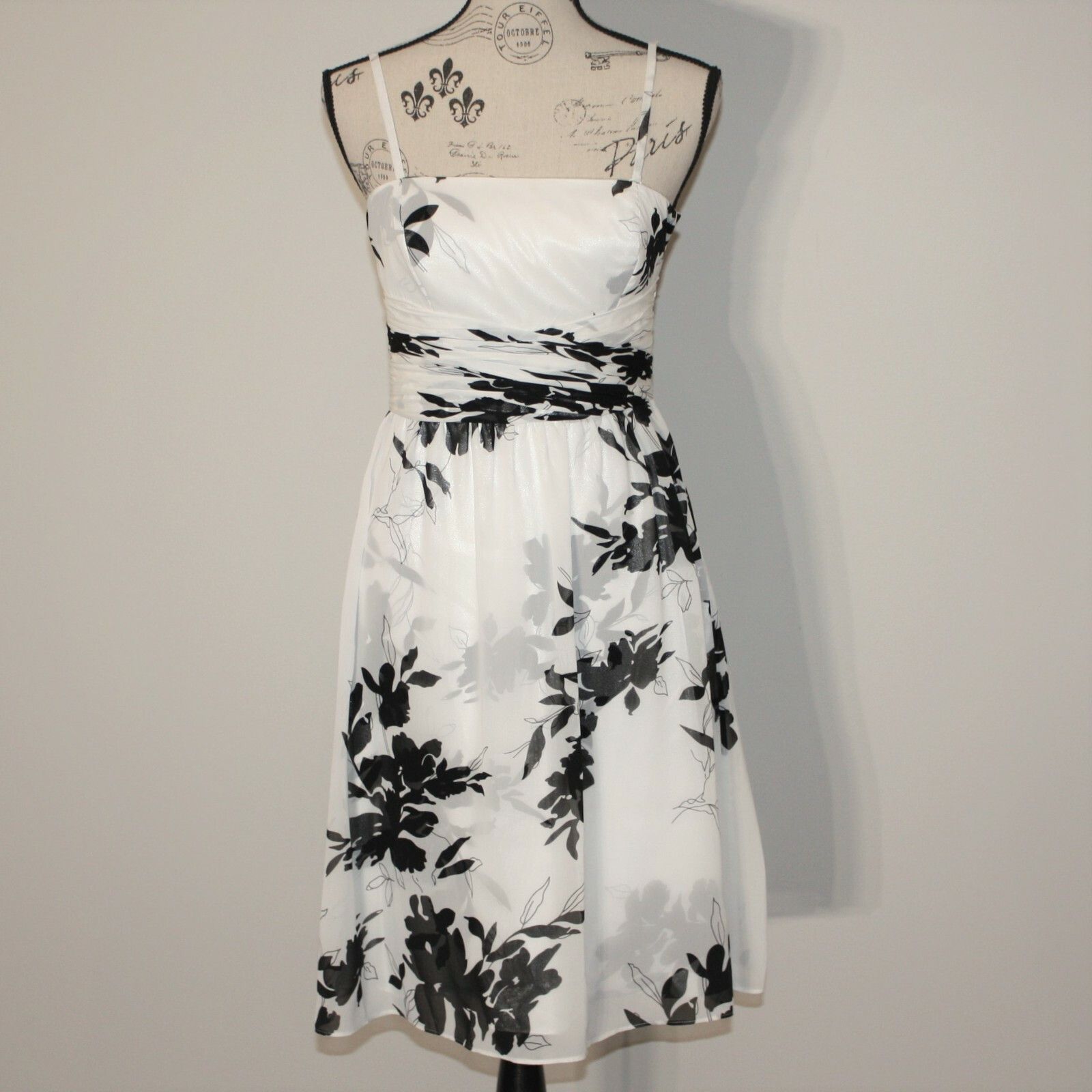 Ann Taylor White & Black Flower Floral Dress in size Petite 4 Size S / US 4 / IT 40 - 5 Thumbnail