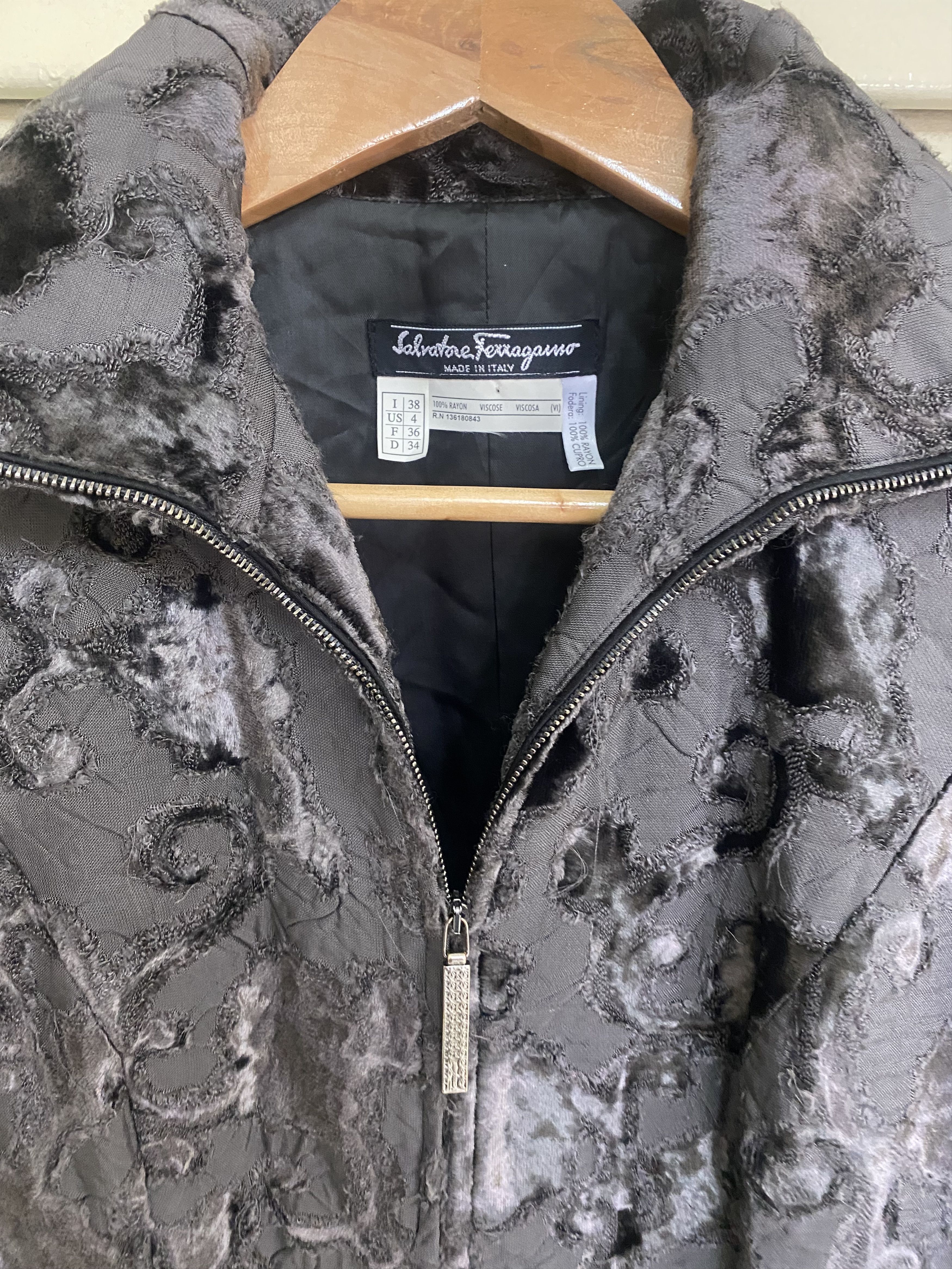 Salvatore Ferragamo Salvatore Ferragamo Floral Rayon Zipper Jacket Size XS / US 0-2 / IT 36-38 - 4 Thumbnail