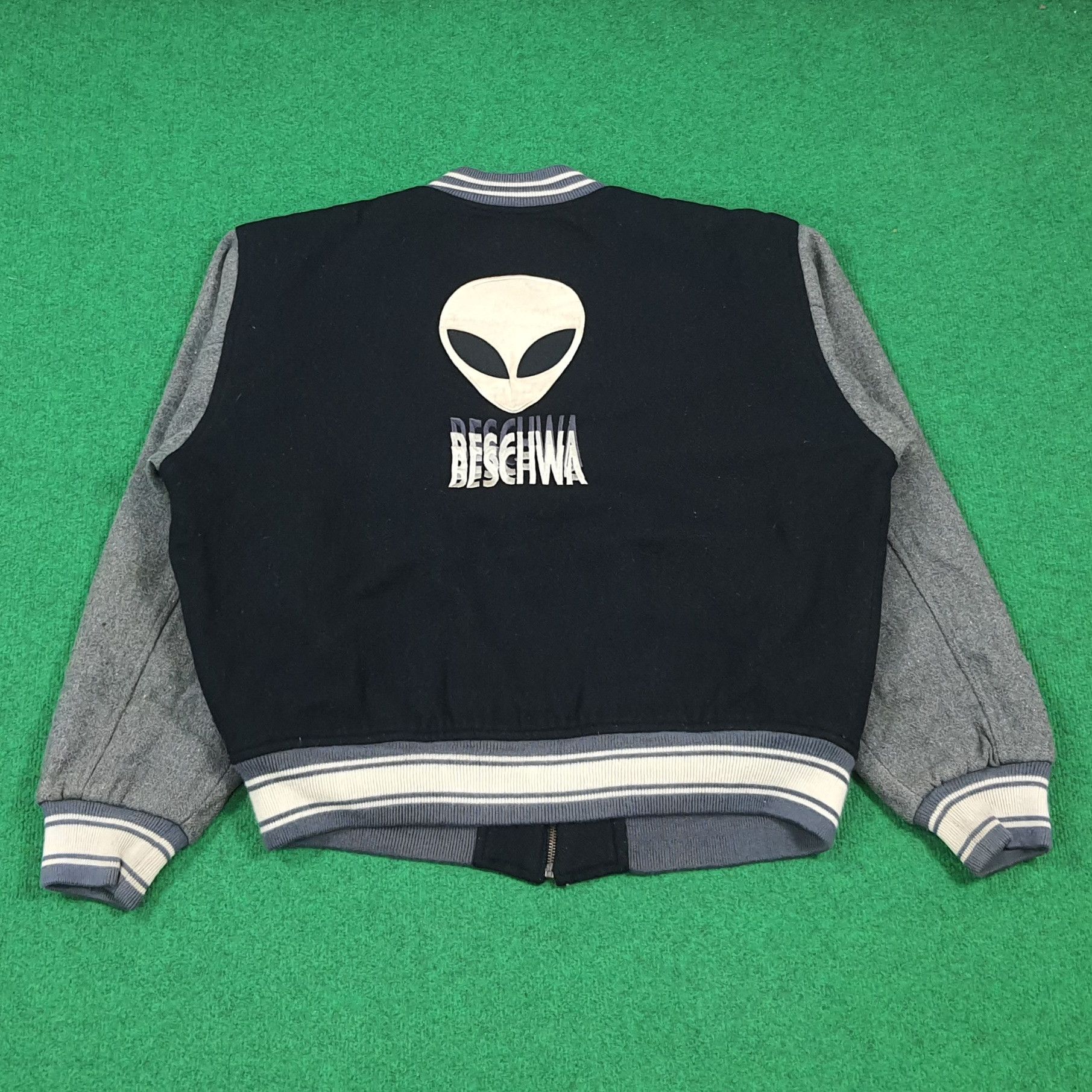 Vintage 90s Beschwa Alien Varsity Rare Bomber C290N31