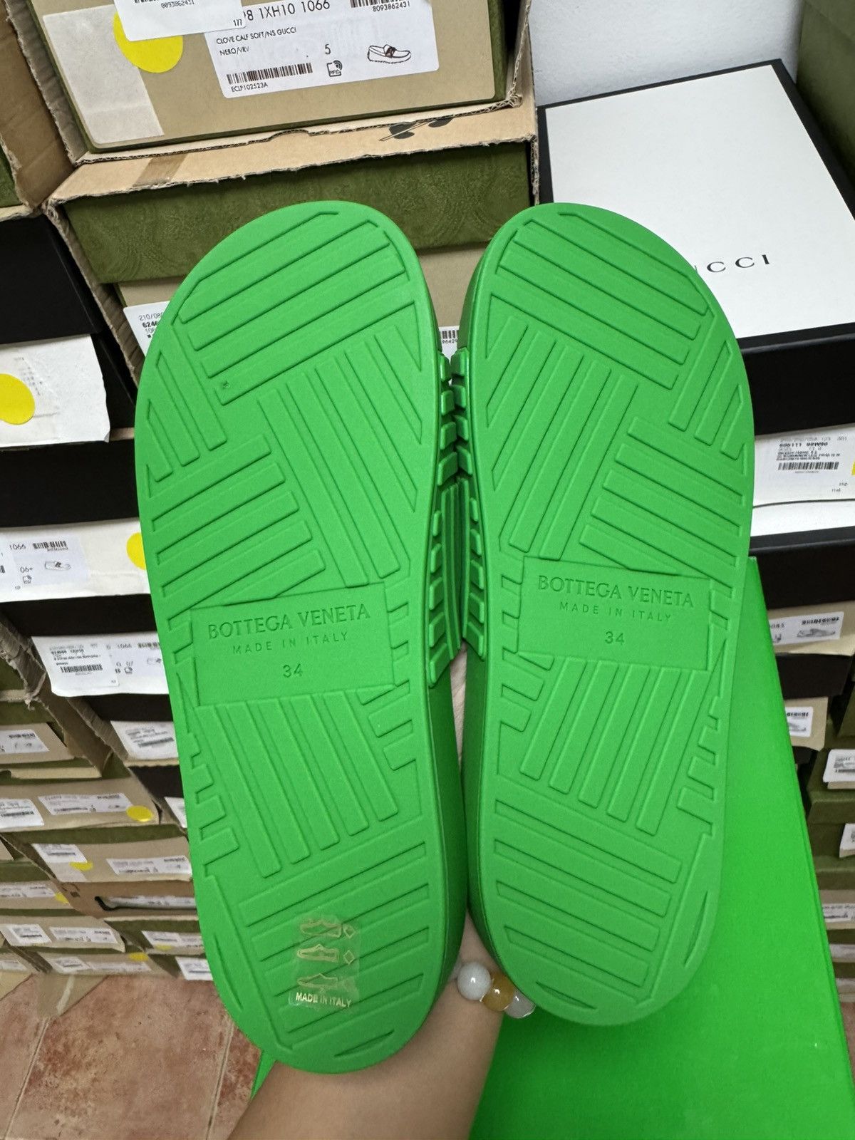 Bottega Veneta Bottega Veneta Embossed Rubber Slides Size US 4 / IT 34 - 6 Thumbnail