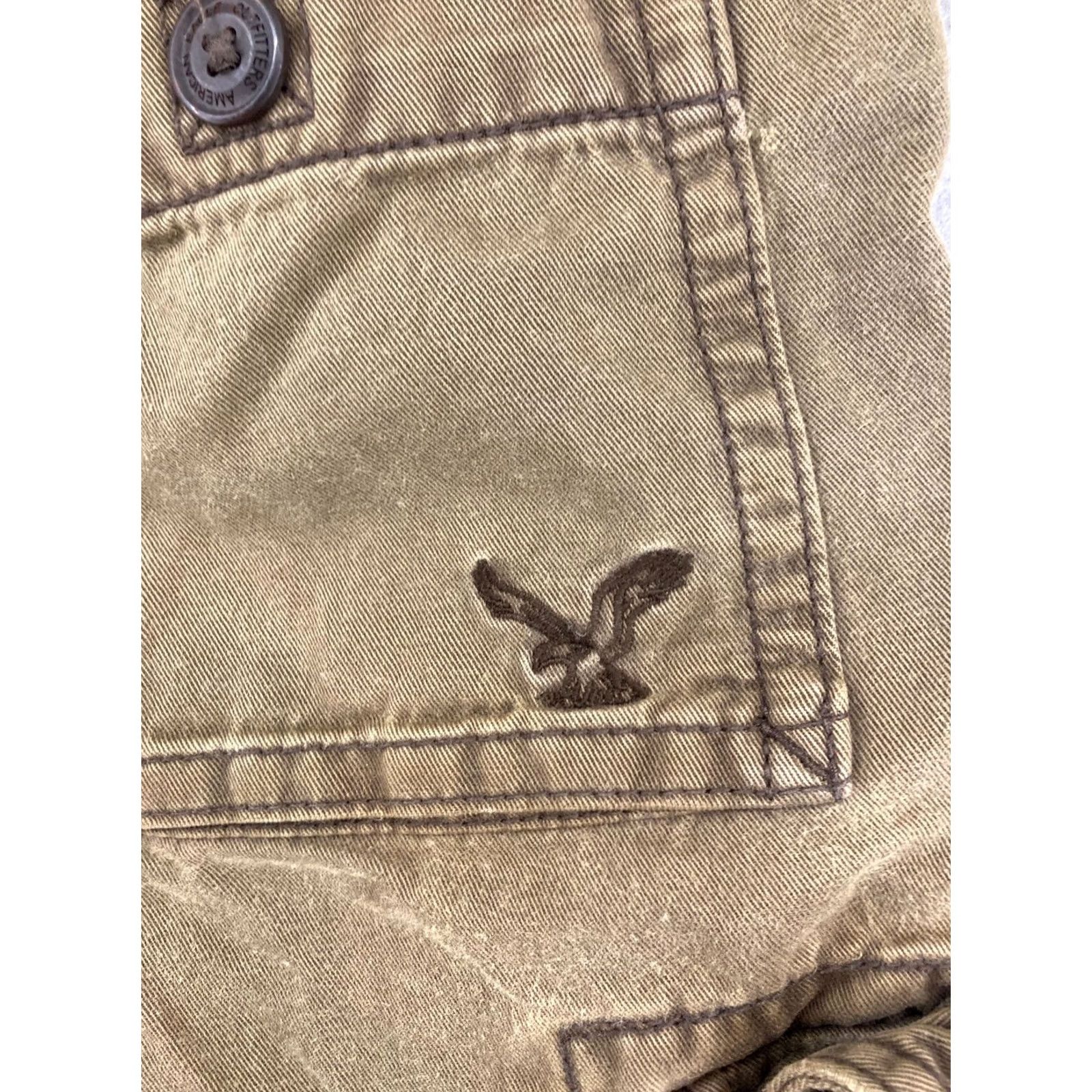 American Eagle Outfitters VINTAGE American Eagle Outfitters Cargo Shorts Mens 26 Army Green Canvas Cotton 9 In Inseam Cargo Pocket Flat Front Zip Button Logo 26 Regular Mens Size US 26 / EU 42 - 7 Thumbnail
