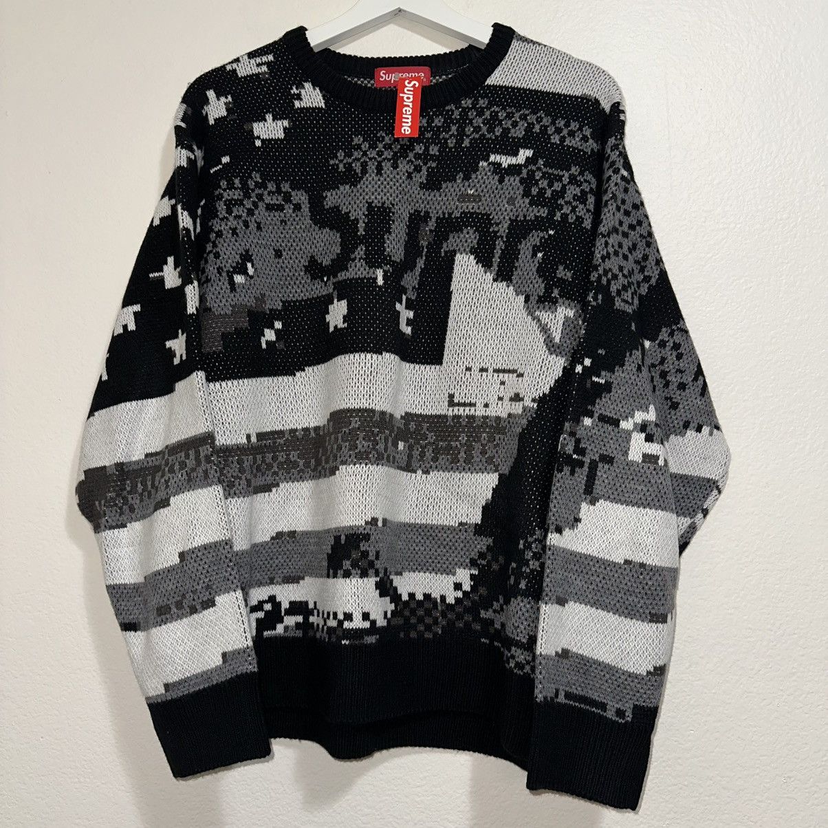 Supreme Supreme Digital Flag Sweater Size US L / EU 52-54 / 3 - 1 Thumbnail