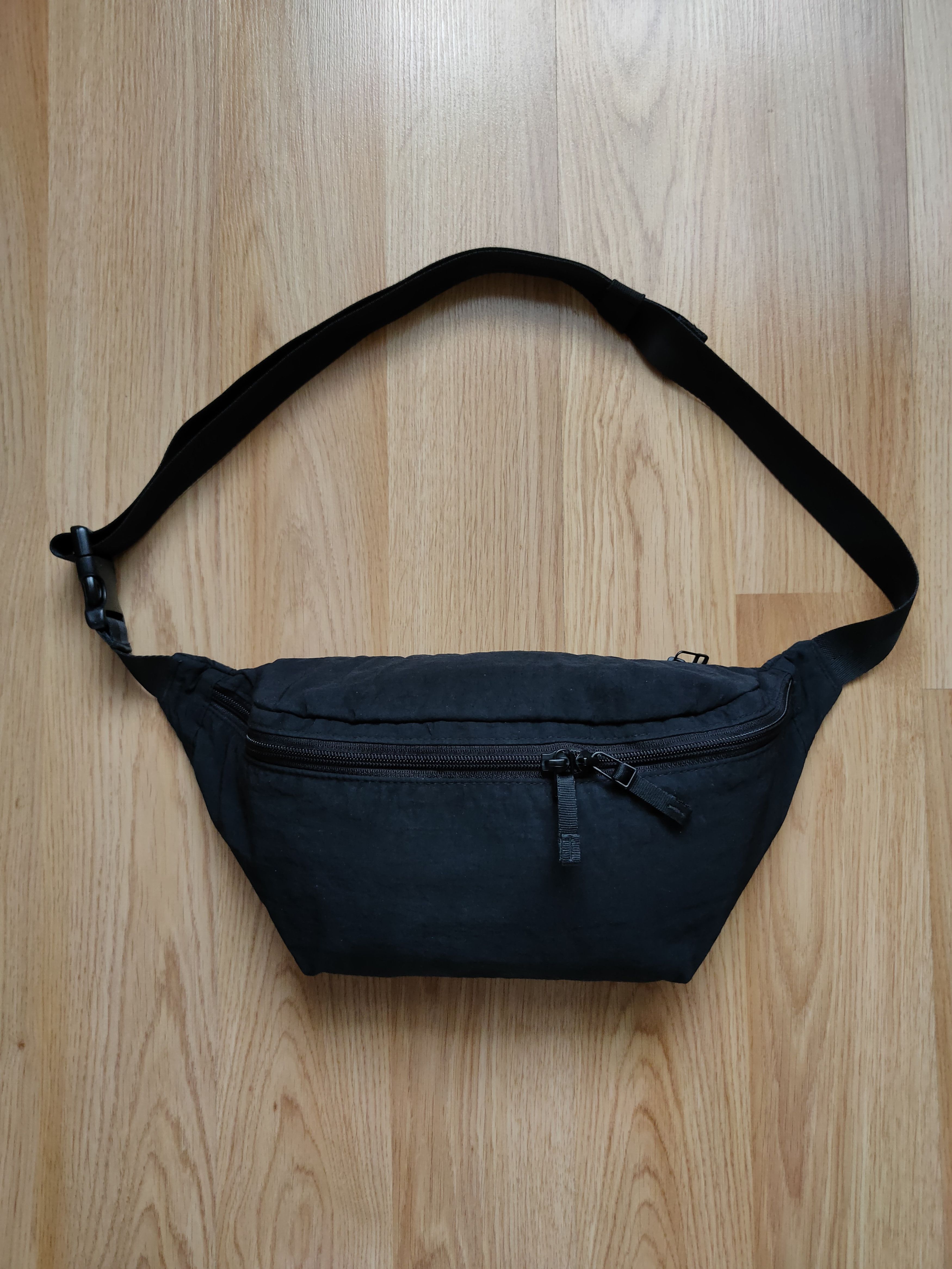 Uniqlo Uniqlo banana bag messenger shoulder bag Size ONE SIZE - 1 Thumbnail
