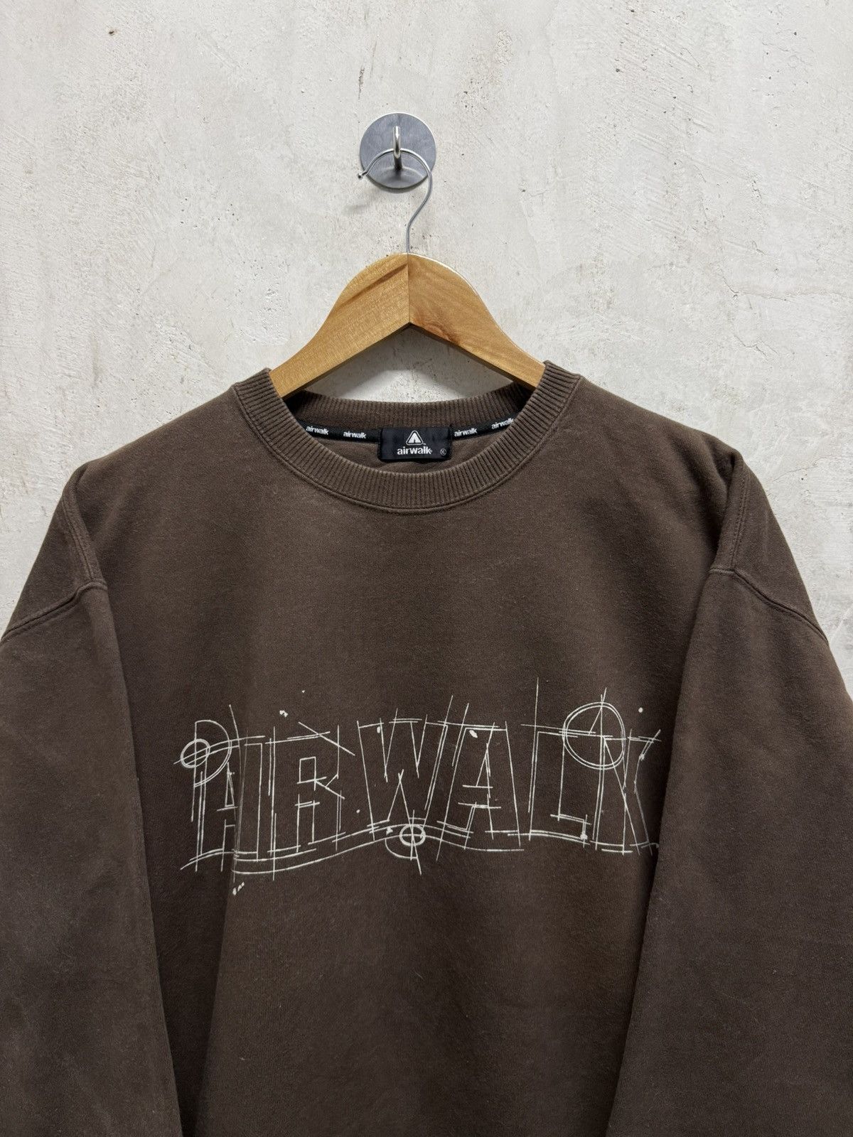 Airwalk 2000s Airwalk Chalk Big Spell Out Sweatshirt Size US XL / EU 56 / 4 - 2 Thumbnail