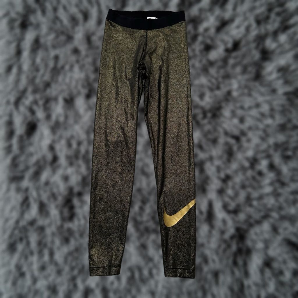 Nike VINTAGE Nike Pro Sparkle Capri Leggings Womens Size S Dri Fit Athletic Chic Sparkly Capri Leggings Nike Pro Size 28" / US 6 / IT 42 - 1 Thumbnail