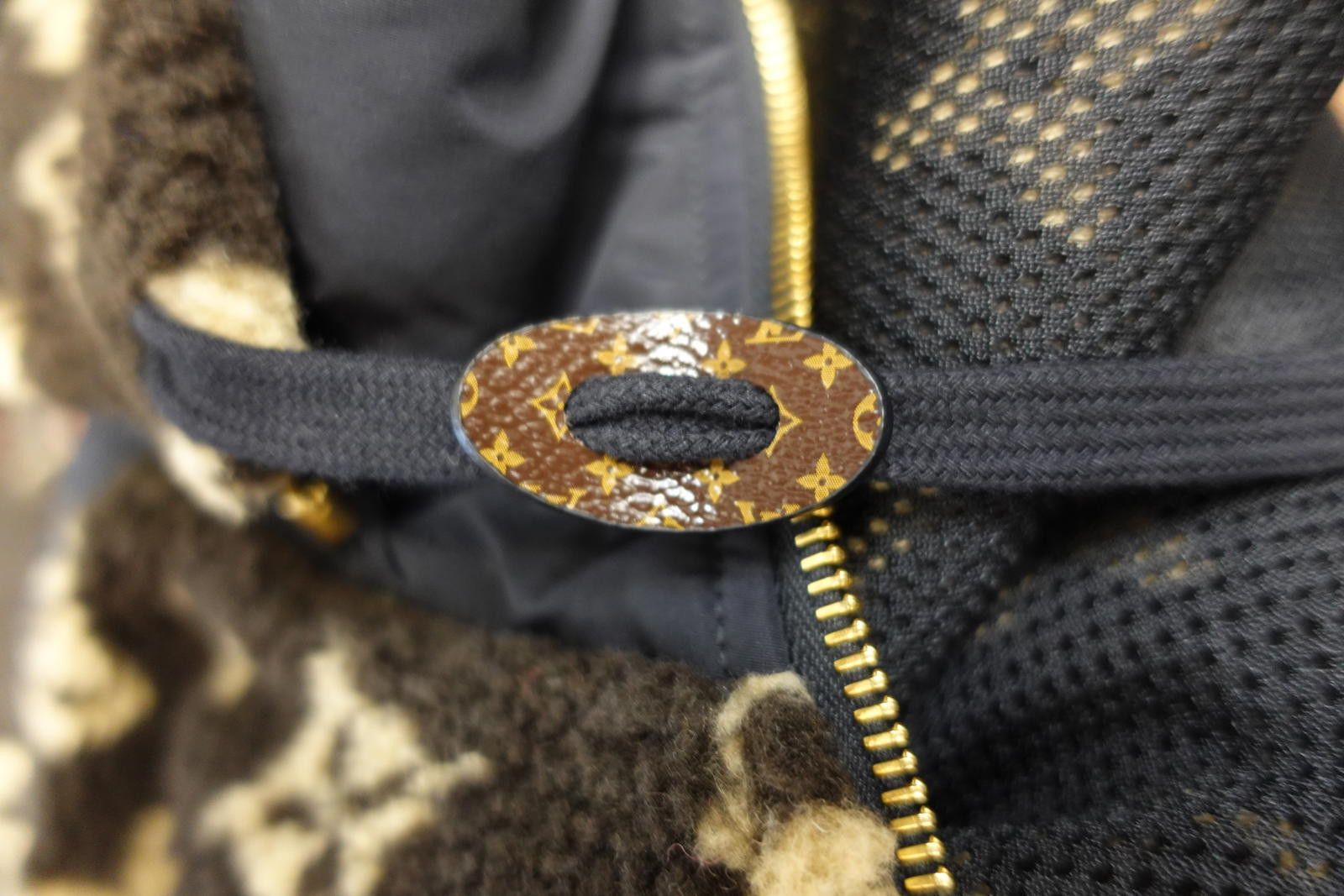 Louis Vuitton Louis Vuitton Monogram Fleece Parka Brown Size US XS / EU 42 / 0 - 3 Thumbnail