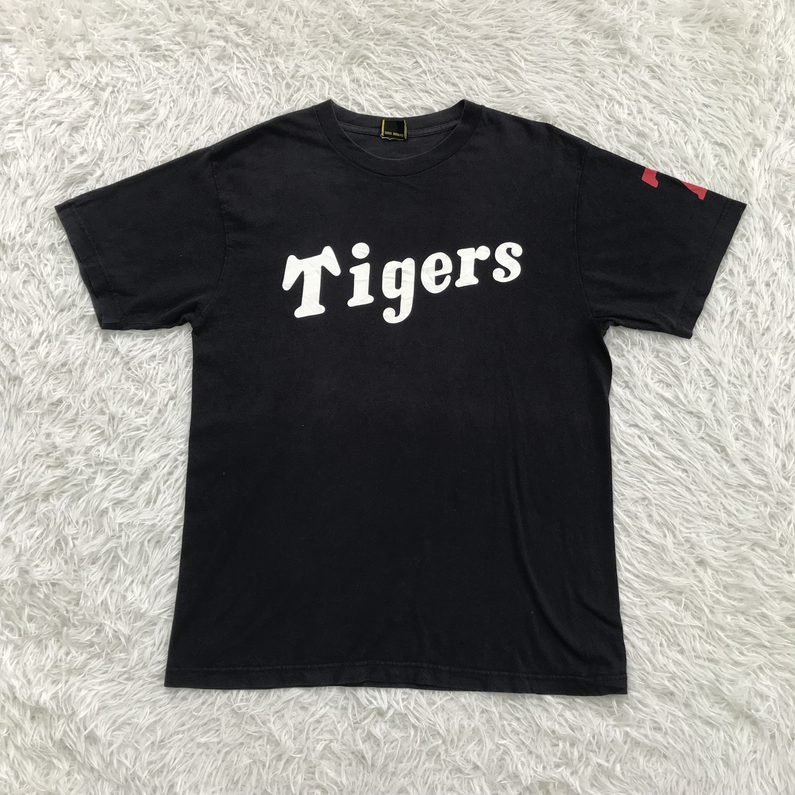 Japanese Brand Hanshin Tigers tshirt Size US S / EU 44-46 / 1 - 10 Thumbnail