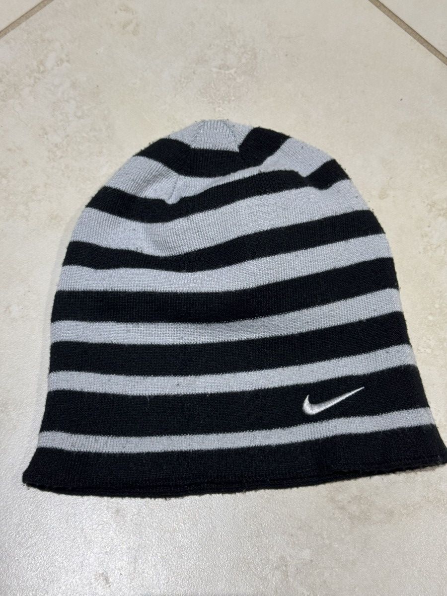 Nike Vintage 2000s Y2k Nike Beanie Black Grey Reversible Stripe Size ONE SIZE - 1 Thumbnail