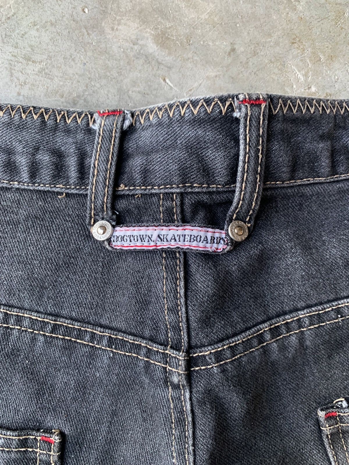 Other × Vintage Vintage Dogtown Skateboards Black Dragon Jorts Size US 39 - 5 Thumbnail
