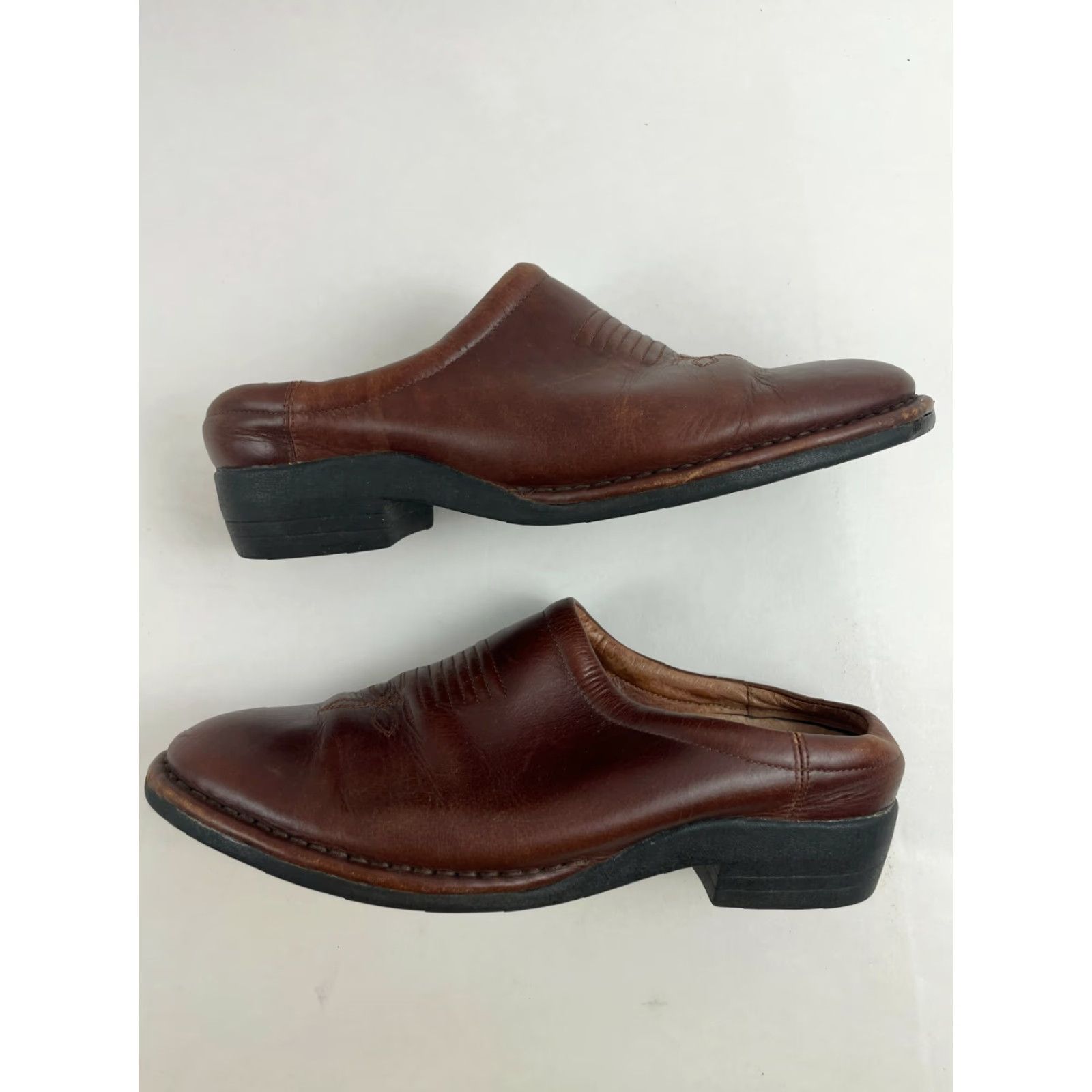Vintage ROCKY Shoes Women's Size 8.5 Brown Leather Casual Slip On Cap Toe Embroidered Size ONE SIZE - 4 Thumbnail