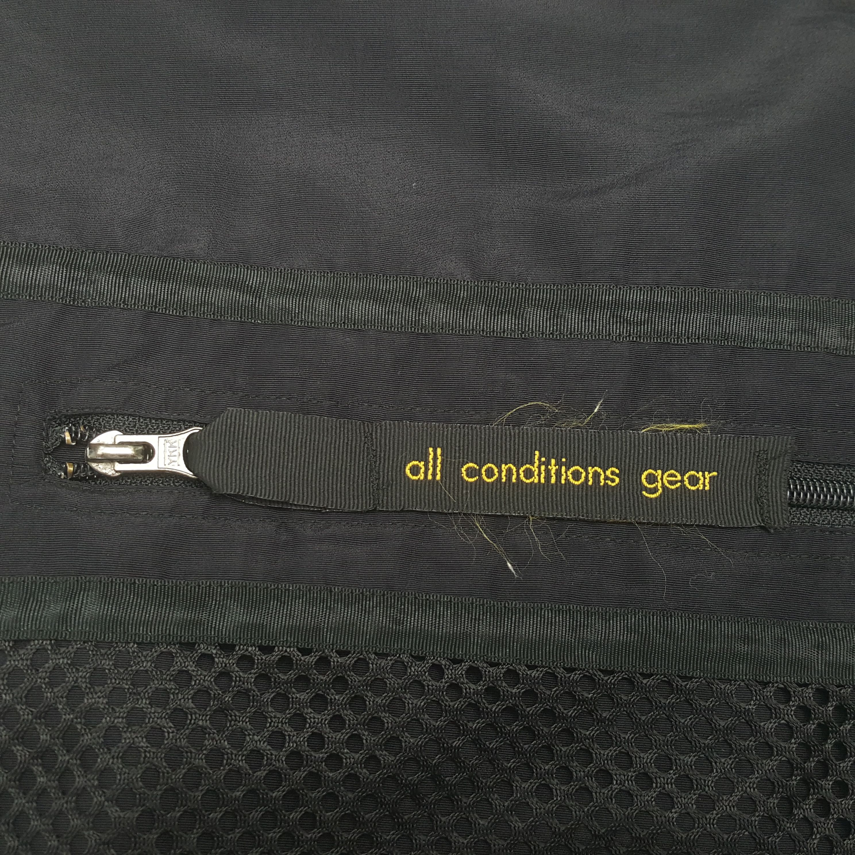 Nike Nike ACG Small Logo Vest C294N33 Size US L / EU 52-54 / 3 - 6 Thumbnail